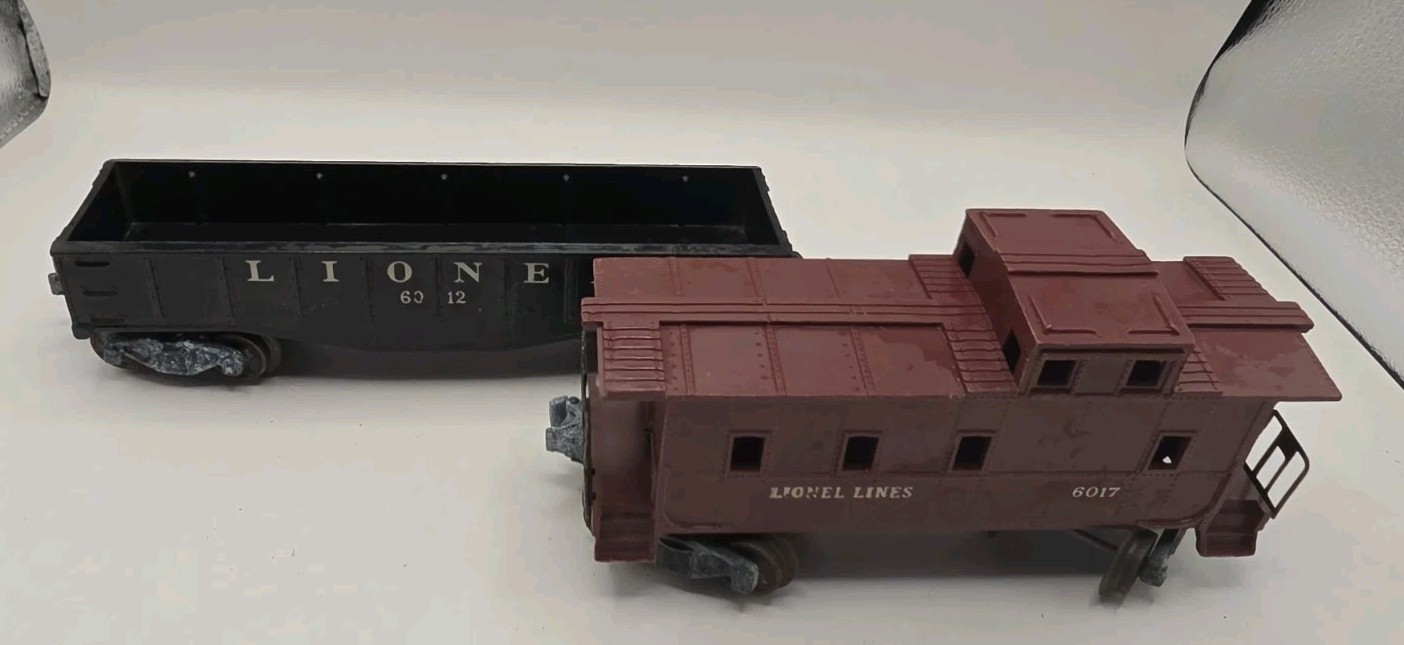 Lionel Black Gondola 6012 & Brown Caboose 6017 Lot Of 2 0/0-27 Model Train Cars