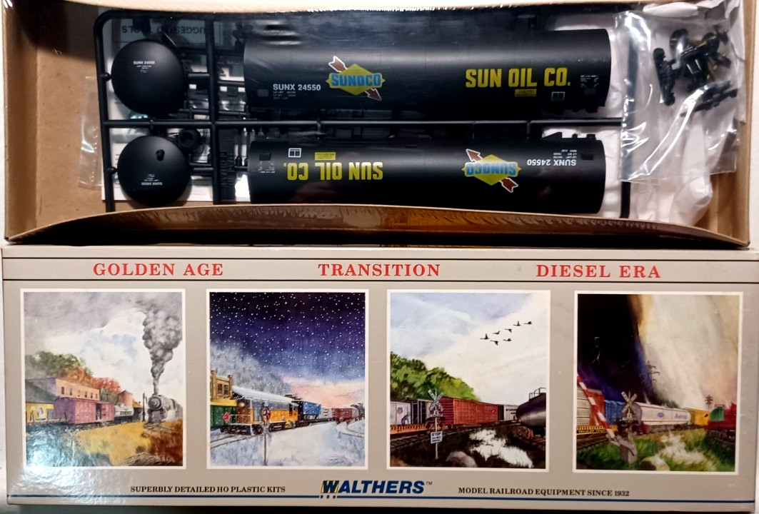 HO SCALE Walthers 932-5208 SUNOCO 56′ TANK CAR # 24550 NEW IN BOX !