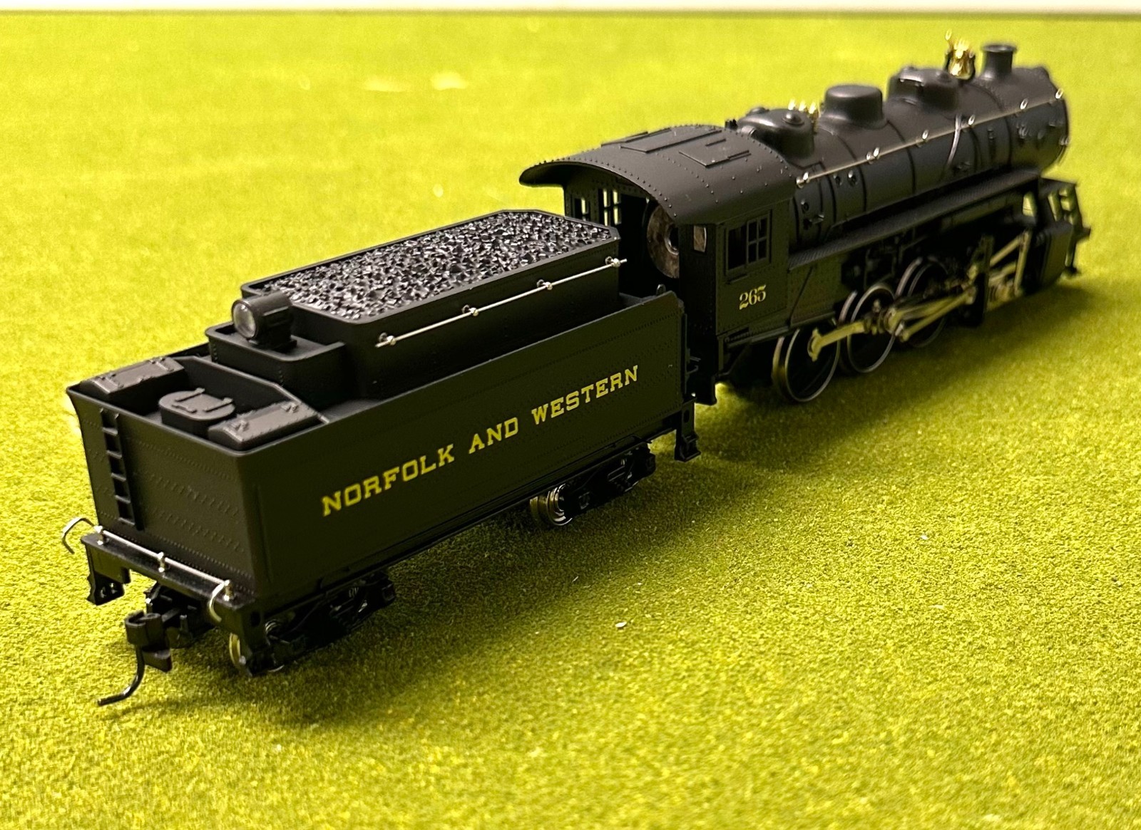 IHC Premier Series HO Scale 0-8-0 Shifter Norfolk Western DC Steam Locomotive