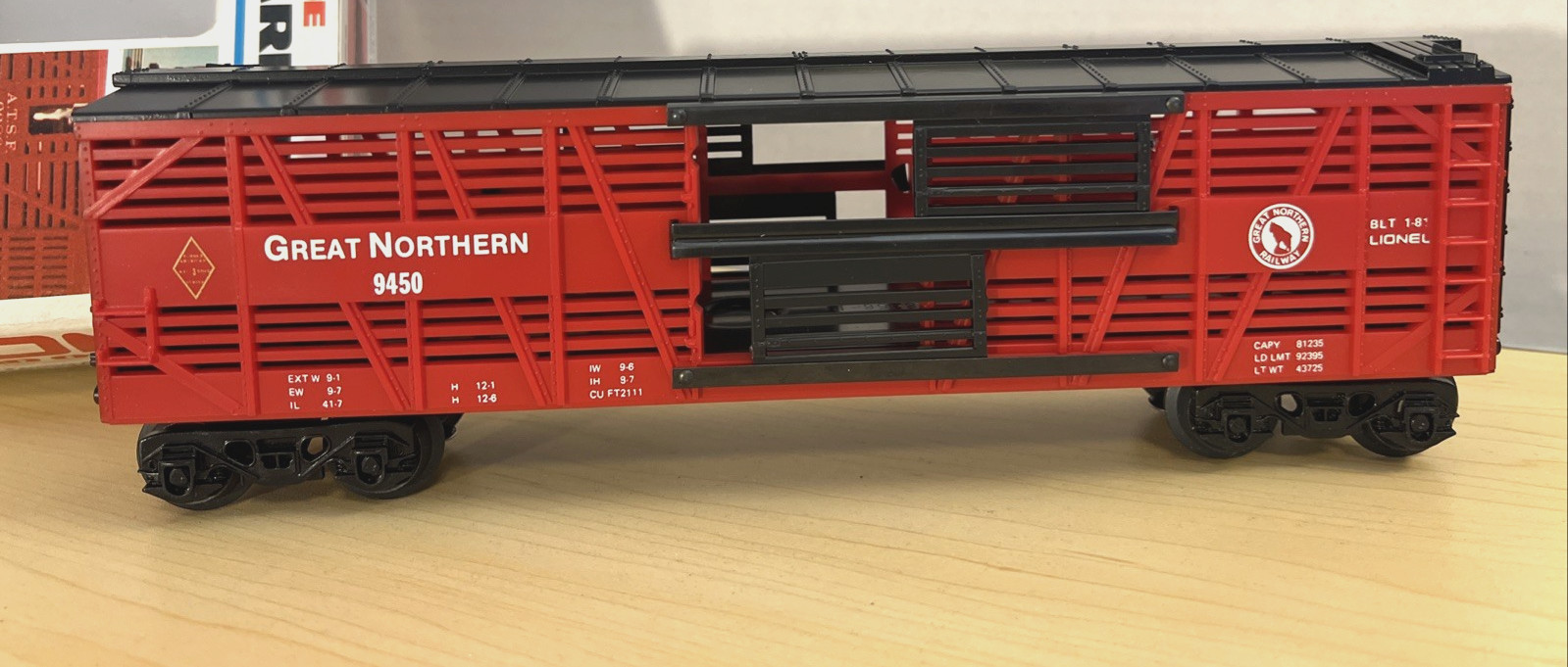Lionel 6-9450 Famous American Railroad Great Northern Cattle Car/Red-New In Box
