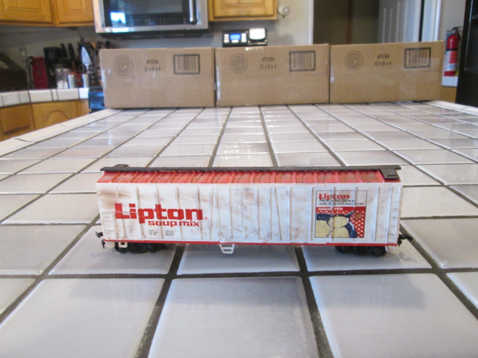 AHM LIPTON 50 FOOT BOX CAR HO SCALE