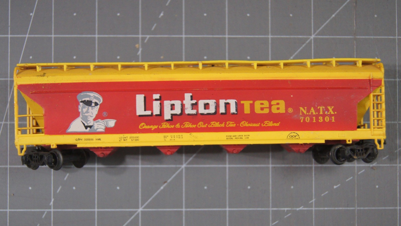 Vintage AHM HO Scale Lipton Tea Center Flow Covered Hopper Car #5395-12