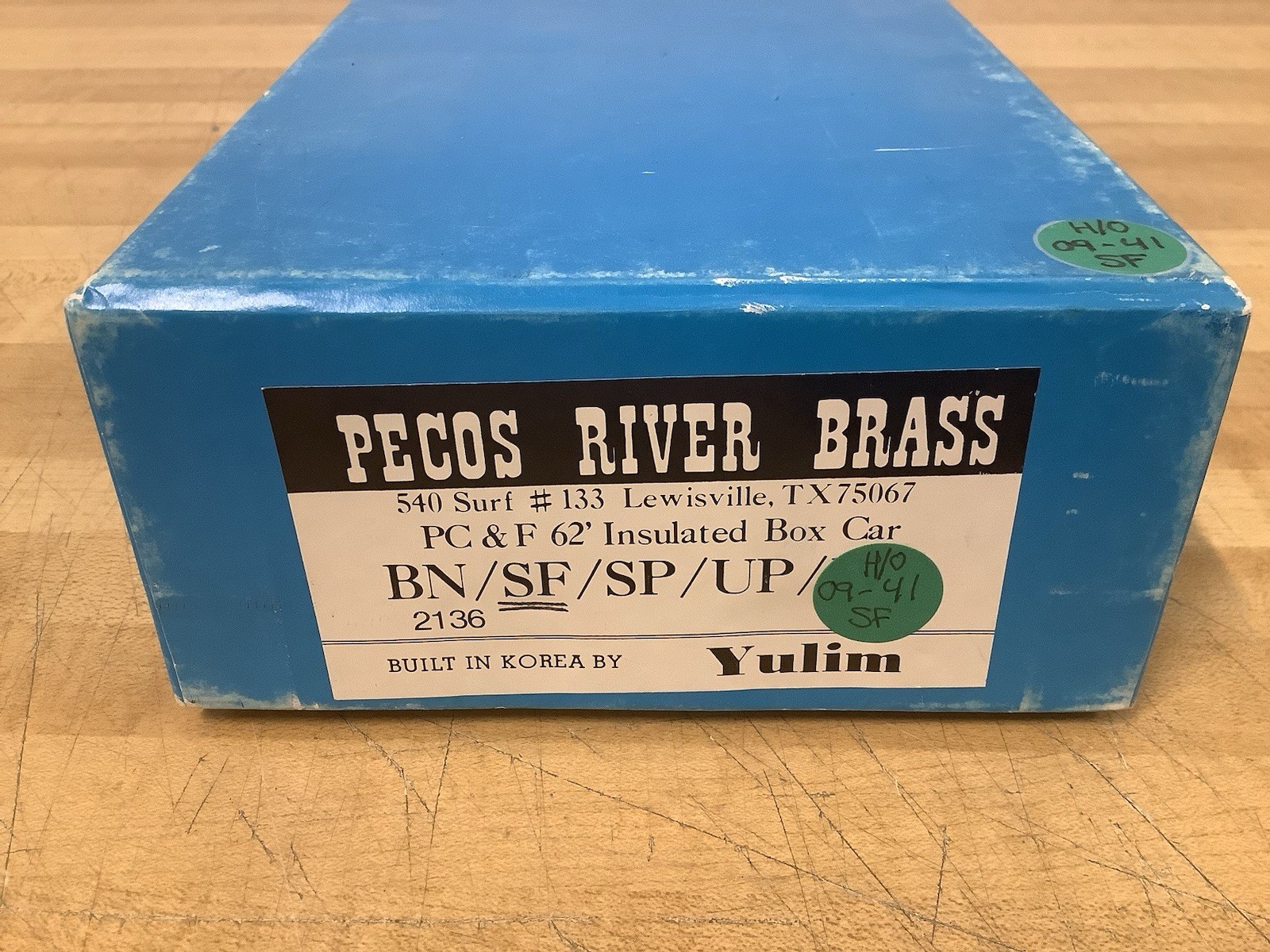 HO-Scale Pecos River Brass PC&F 62′ Insulated Box Car, Santa Fe Livery