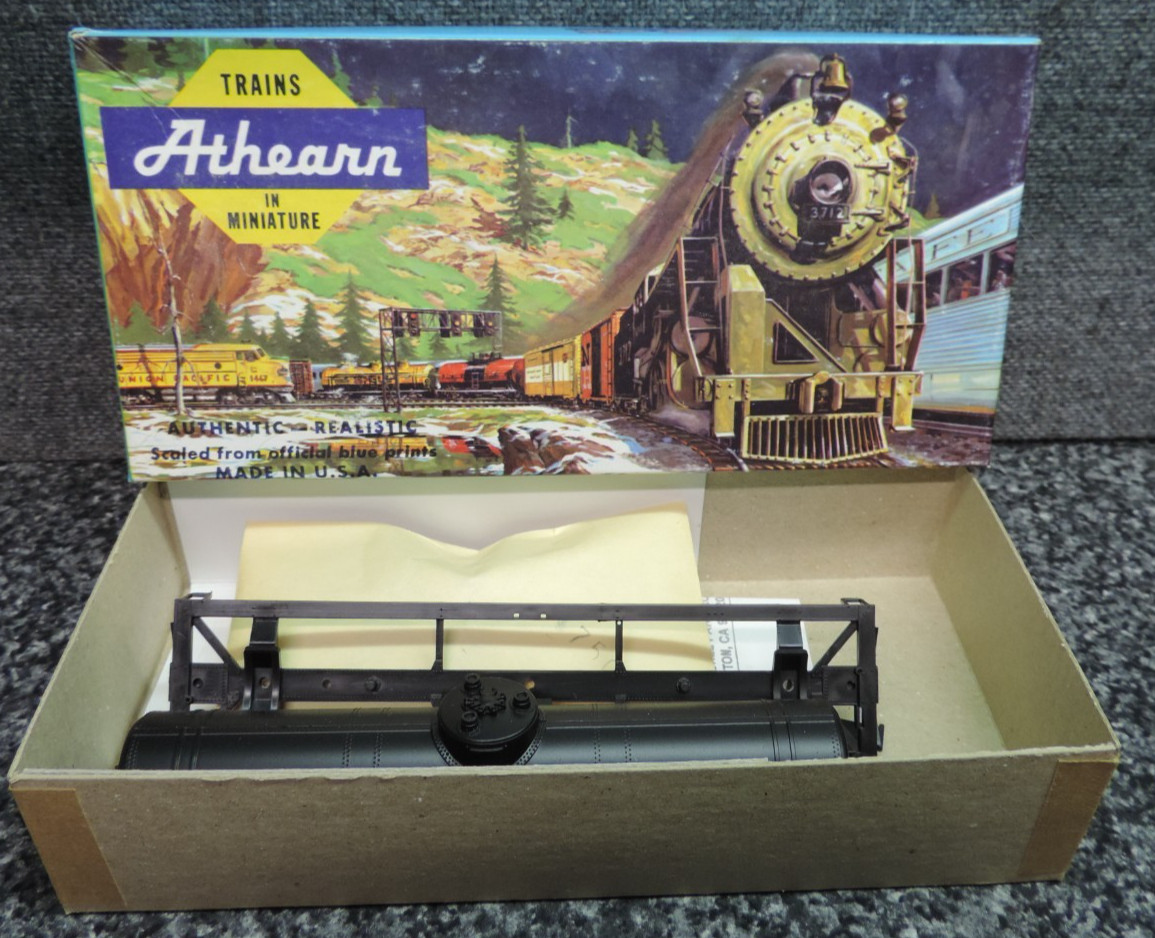 NIB Athearn HO Train Kit 40 FT S/D Tank Car Phillips 66 #1572 Unbuilt Boxed