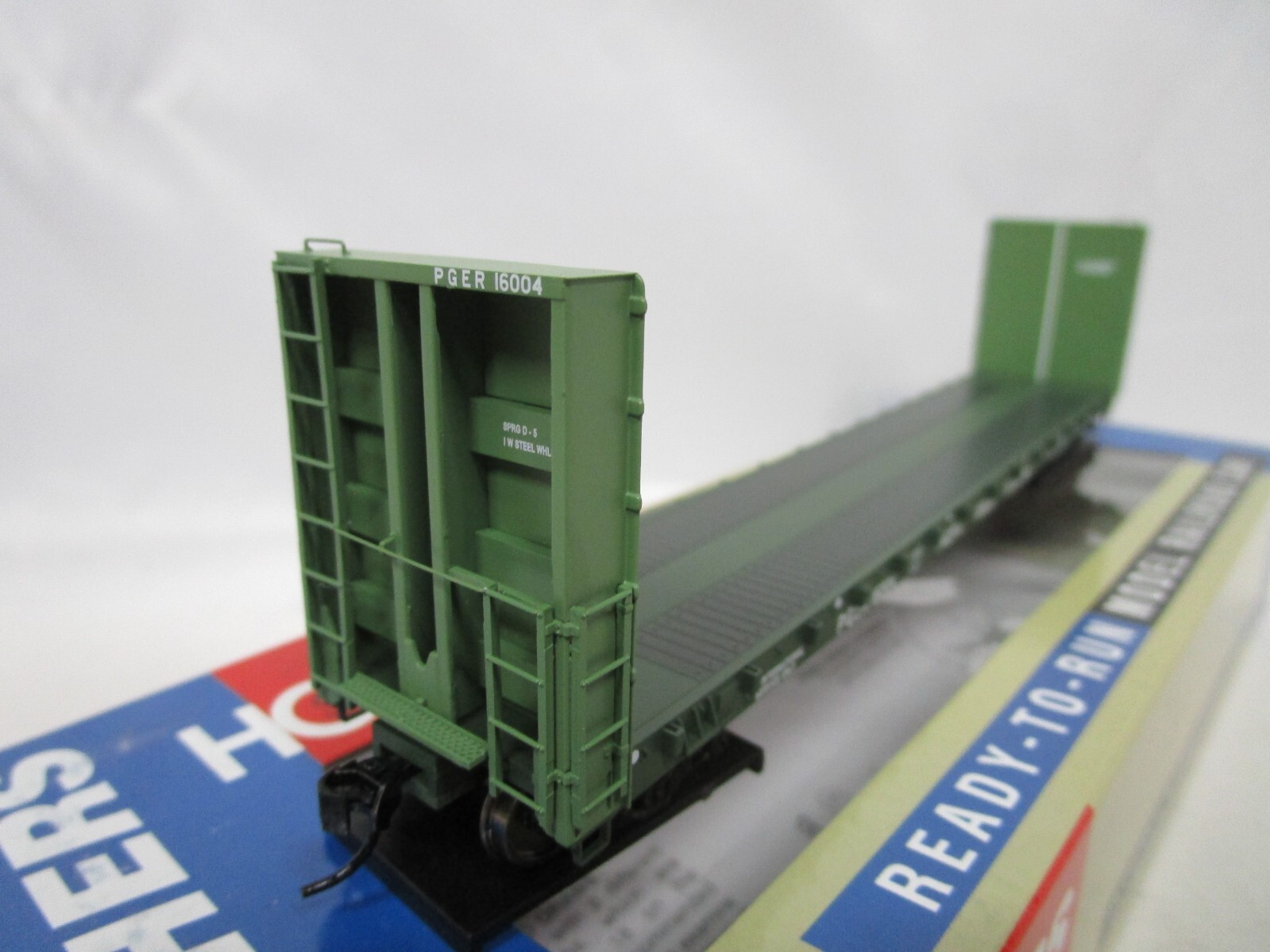 Walthers HO Scale PGE Pacific Great Eastern Canadian 50′ Bulkhead Flat Car NOS