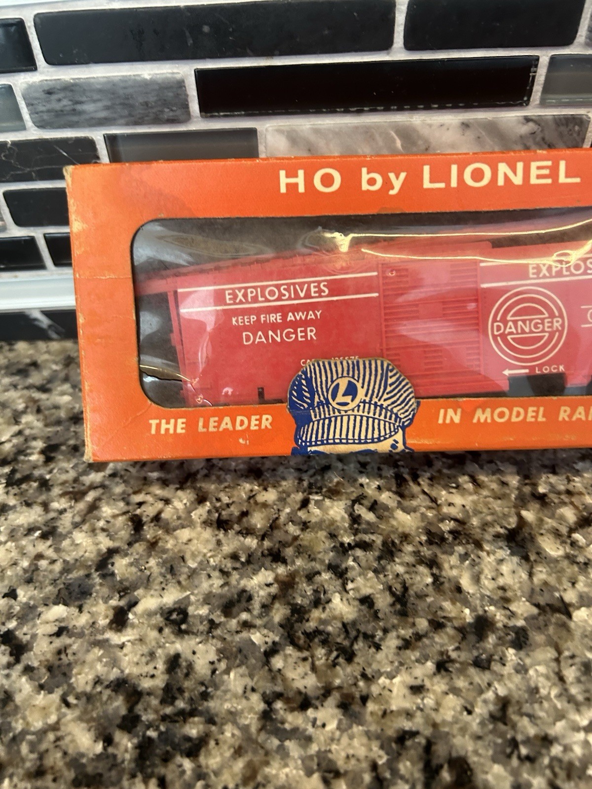 HO by LIONEL Scale 0847-110 Exploding Red Target Car In The Original BOX
