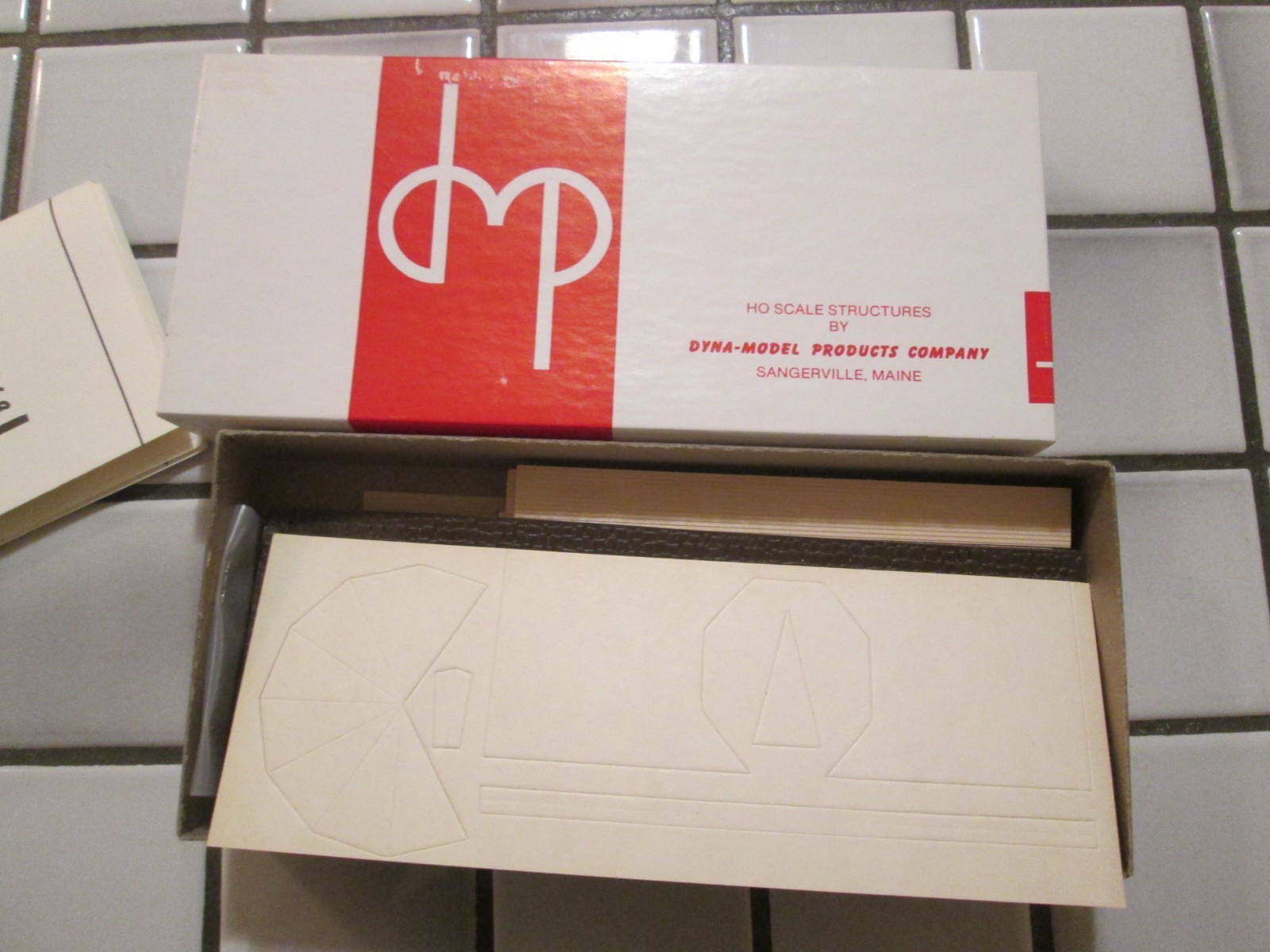 DYNA-MODEL PRODUCTS PASSENGER STATION WOOD/METAL BUILDING KIT HO SCALE