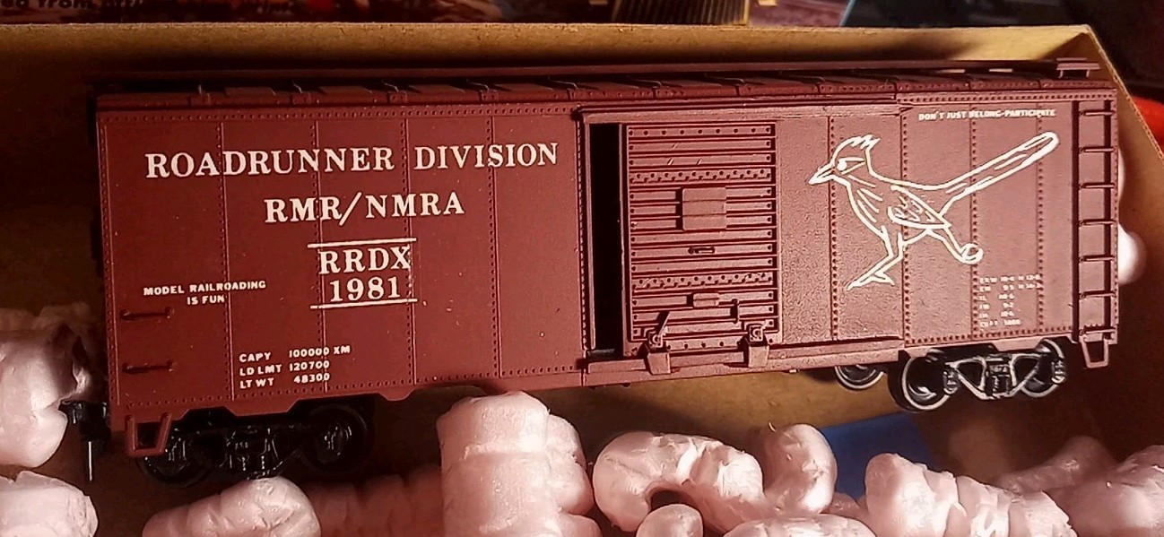 Roadrunner Division RMR NMRA Blue Box Athearn Kit R4A 40′ Brown Boxcar RRDX 1981