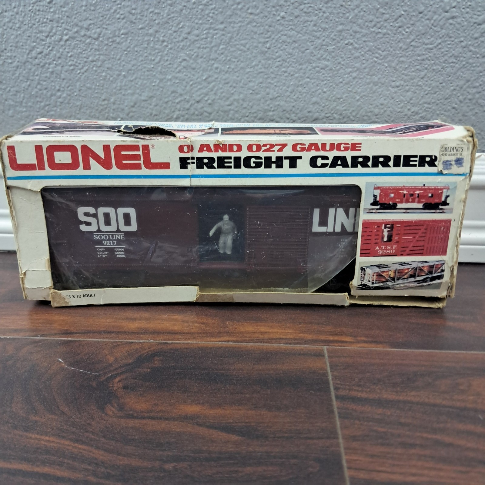 LIONEL 6-9217 SOO LINE OPERATING BOXCAR, 1982-1984 New, But DAMAGED BOX