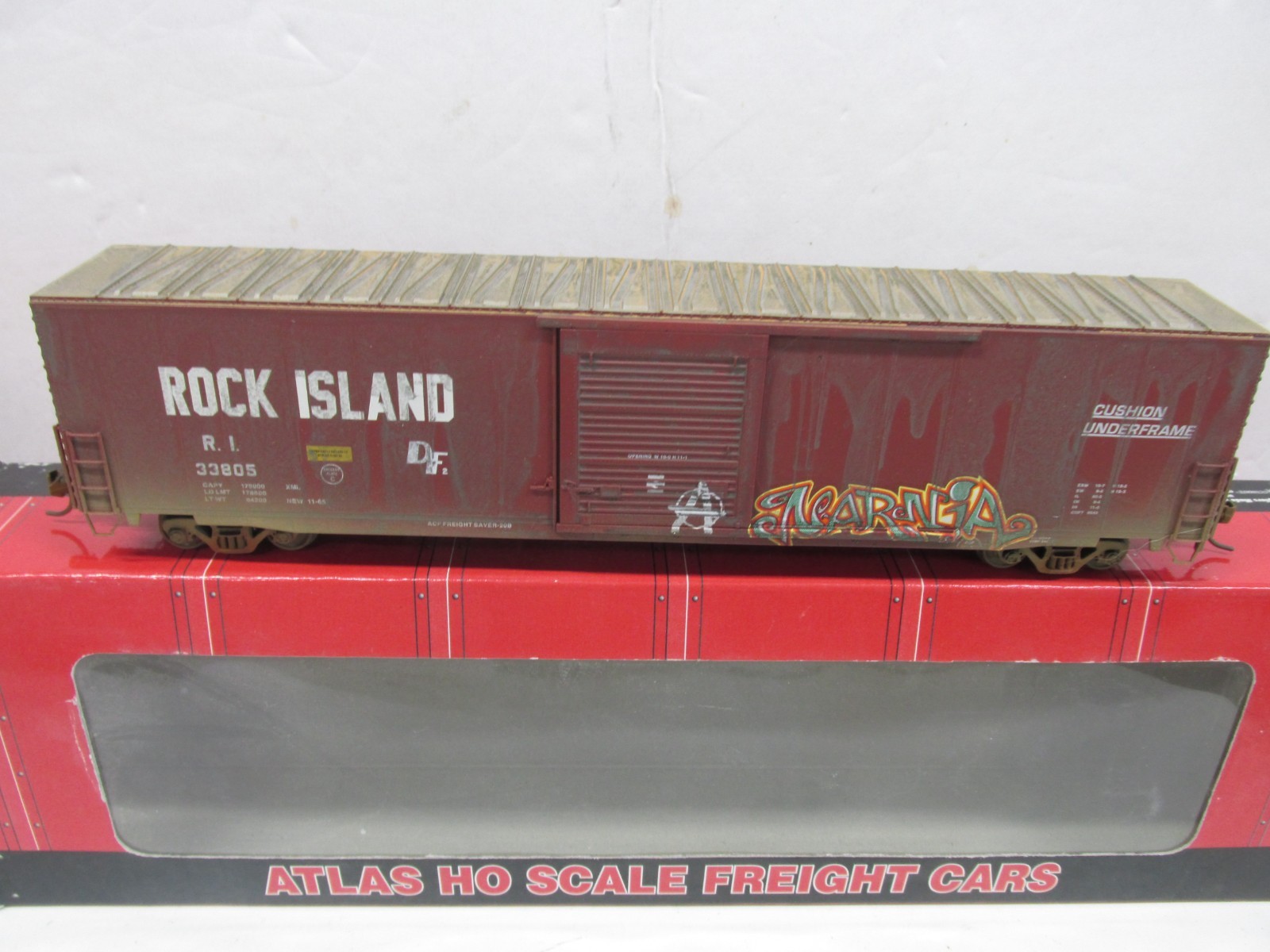 ATLAS # 1656-1 ~ WEATHERED ~ ROCK ISLAND 60′ BOX CAR # 33805~HO SCALE