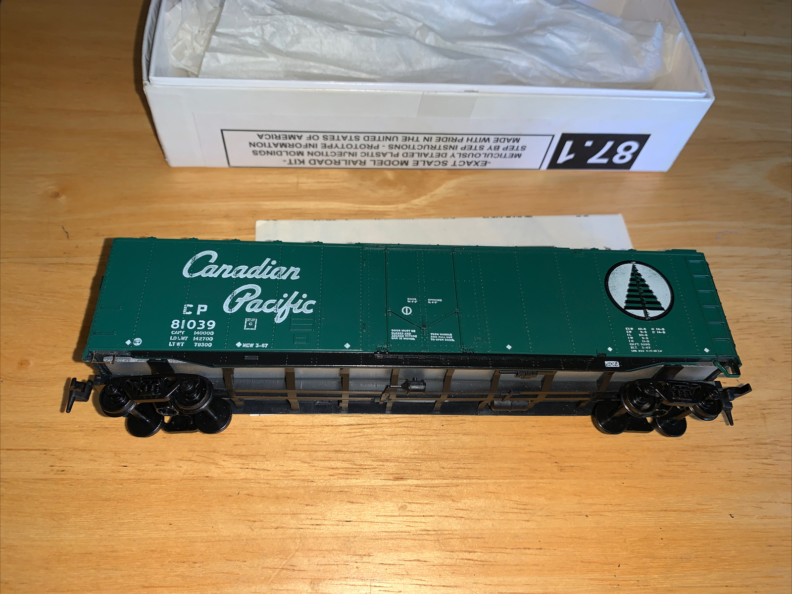 ATHEARN #1328 HO SCALE 50′ PLUG DOOR CANADIAN PACIFIC C.P. #81039 BOXCAR