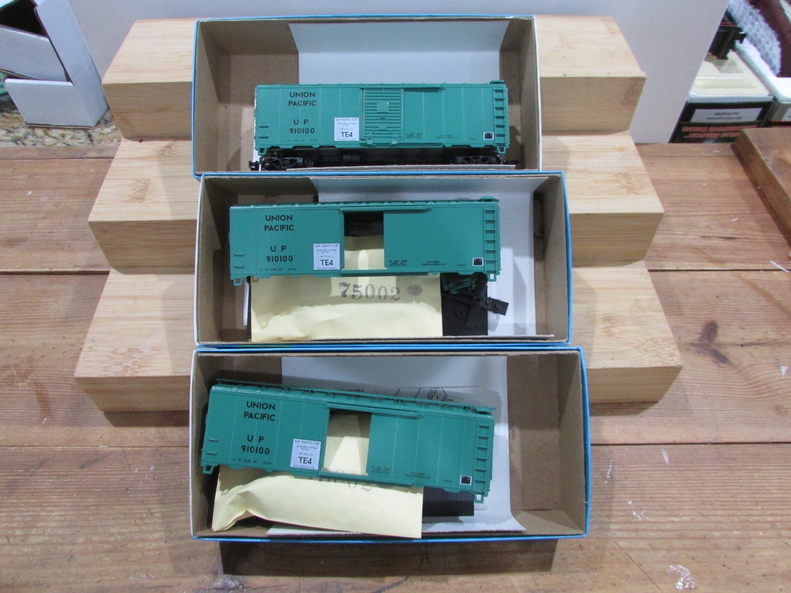 HO Scale Athearn 1109 (3) Work 40′ Box Car Union Pacific (Green)#910100 Lot#6335