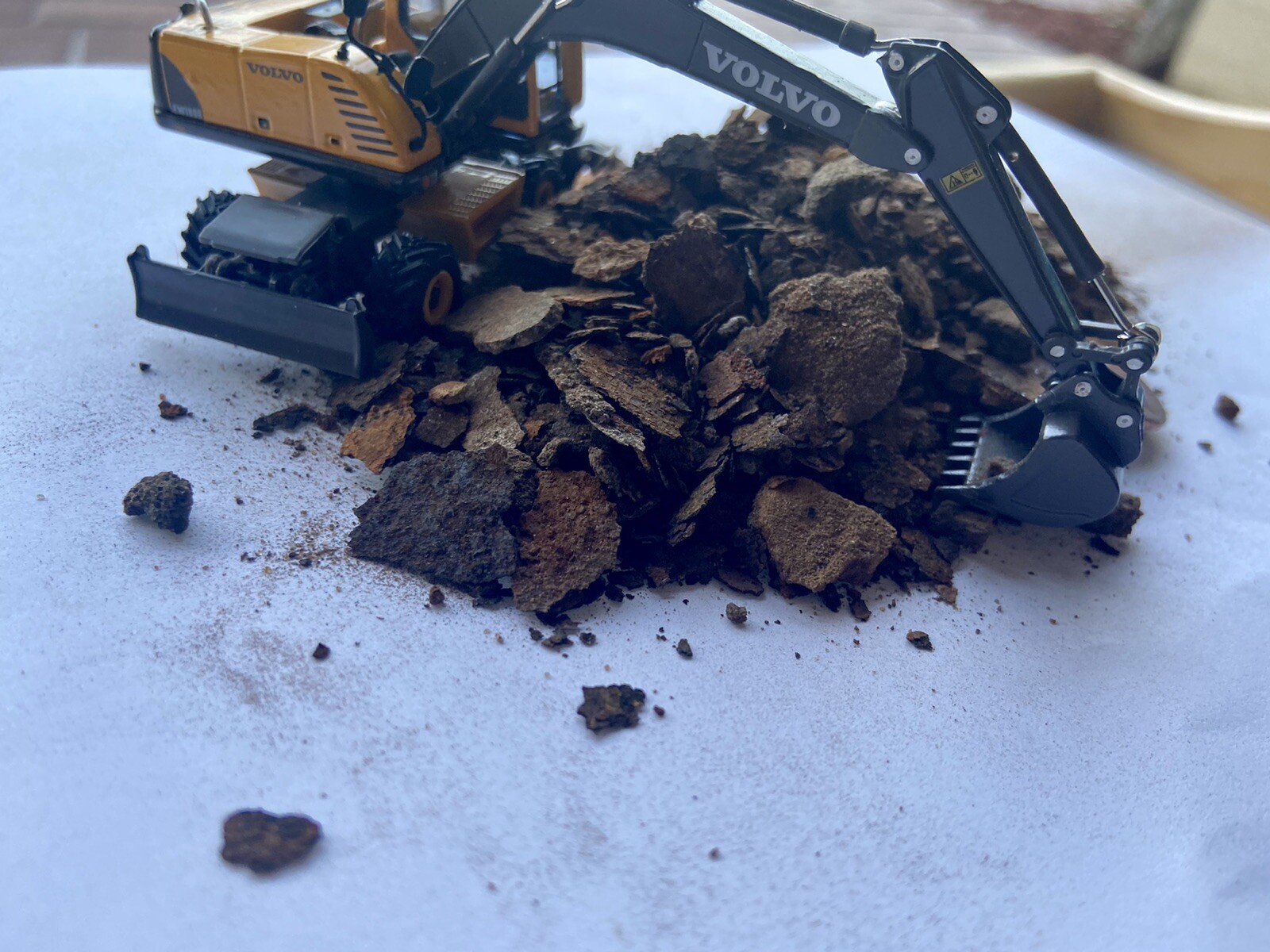 HO Scale Rust Each Bag Has 4oz Of A Mix Of Chips And Fine Rust Enough For 4 Cars