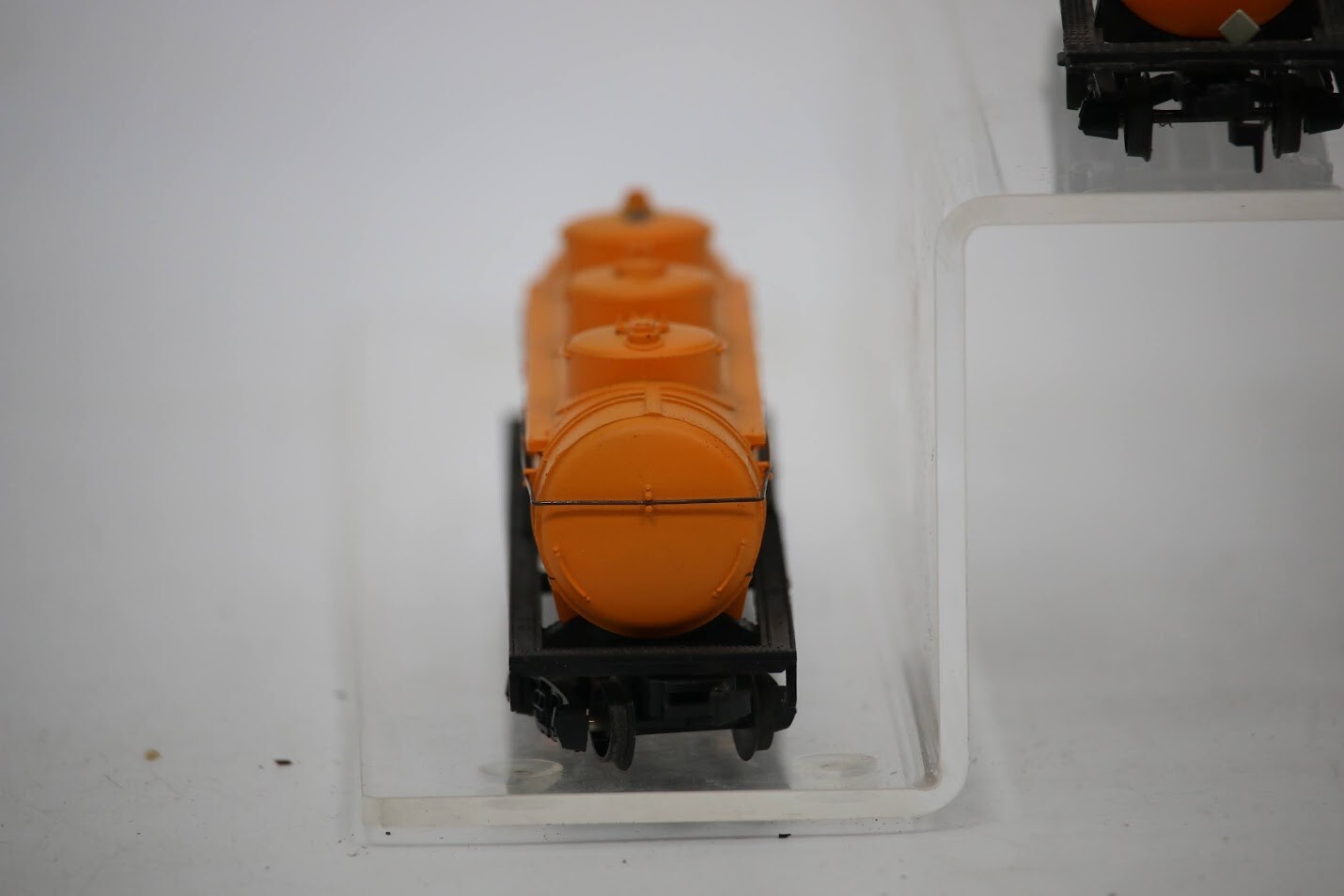 HO SCALE SHELL S.C.C.X. #1245 (2)3-DOME TANK CAR & 1-Dome, #1260 YELLOW TANK CAR