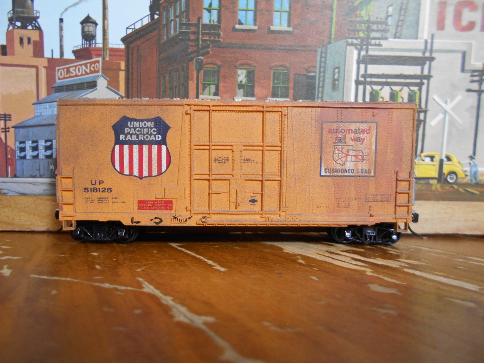 HO Scale Trains Union Pacific Railroad High Cube Box Car # UP518125 Weathered