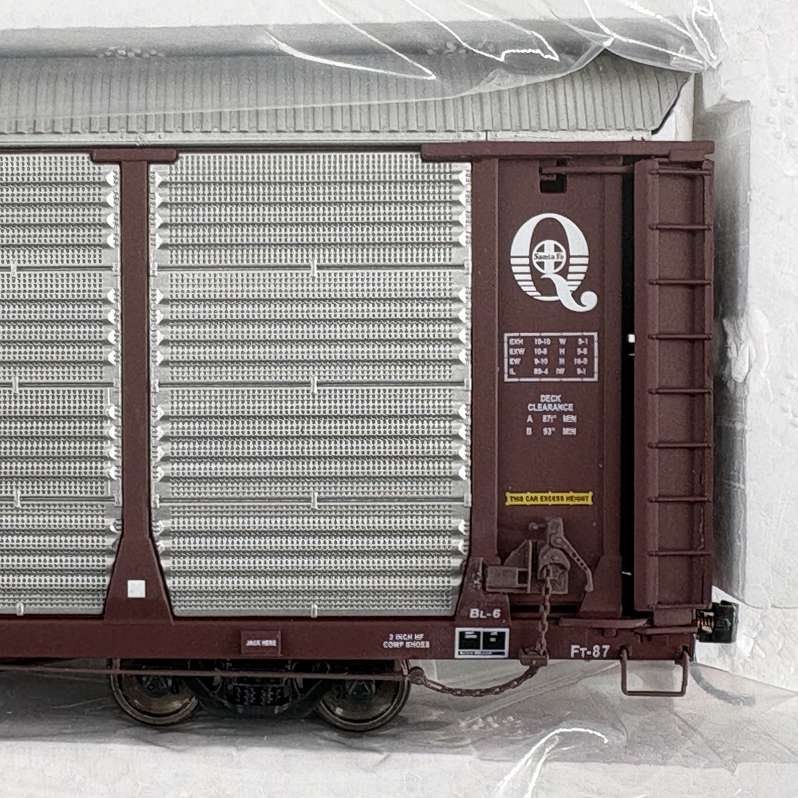 Walthers HO Scale Gold Line ATSF Santa Fe Bi-Level Enclosed Auto Carrier #88422