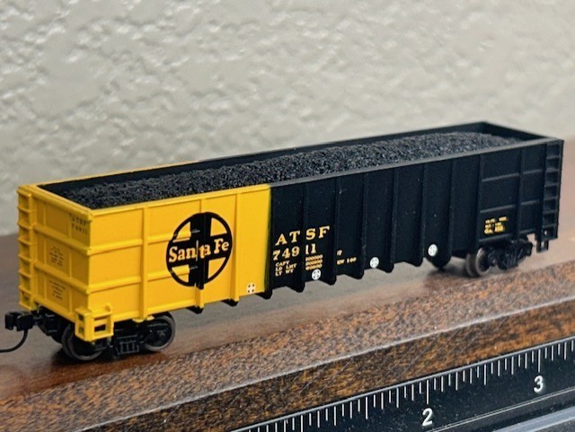 SANTA FE 5-pack THRALL 50ft ROTARY HIGH-SIDE GONDOLAS w/COAL LOADS N Scale NEW