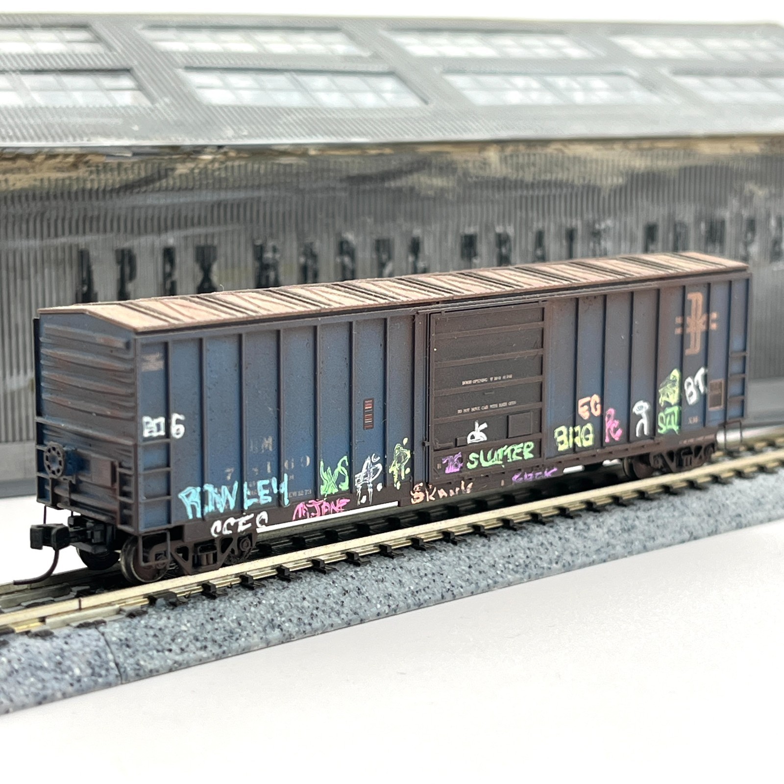 Athearn N Scale 10541 Boston Maine 50′ Rib Side Boxcar Custom Weathered BM 78169