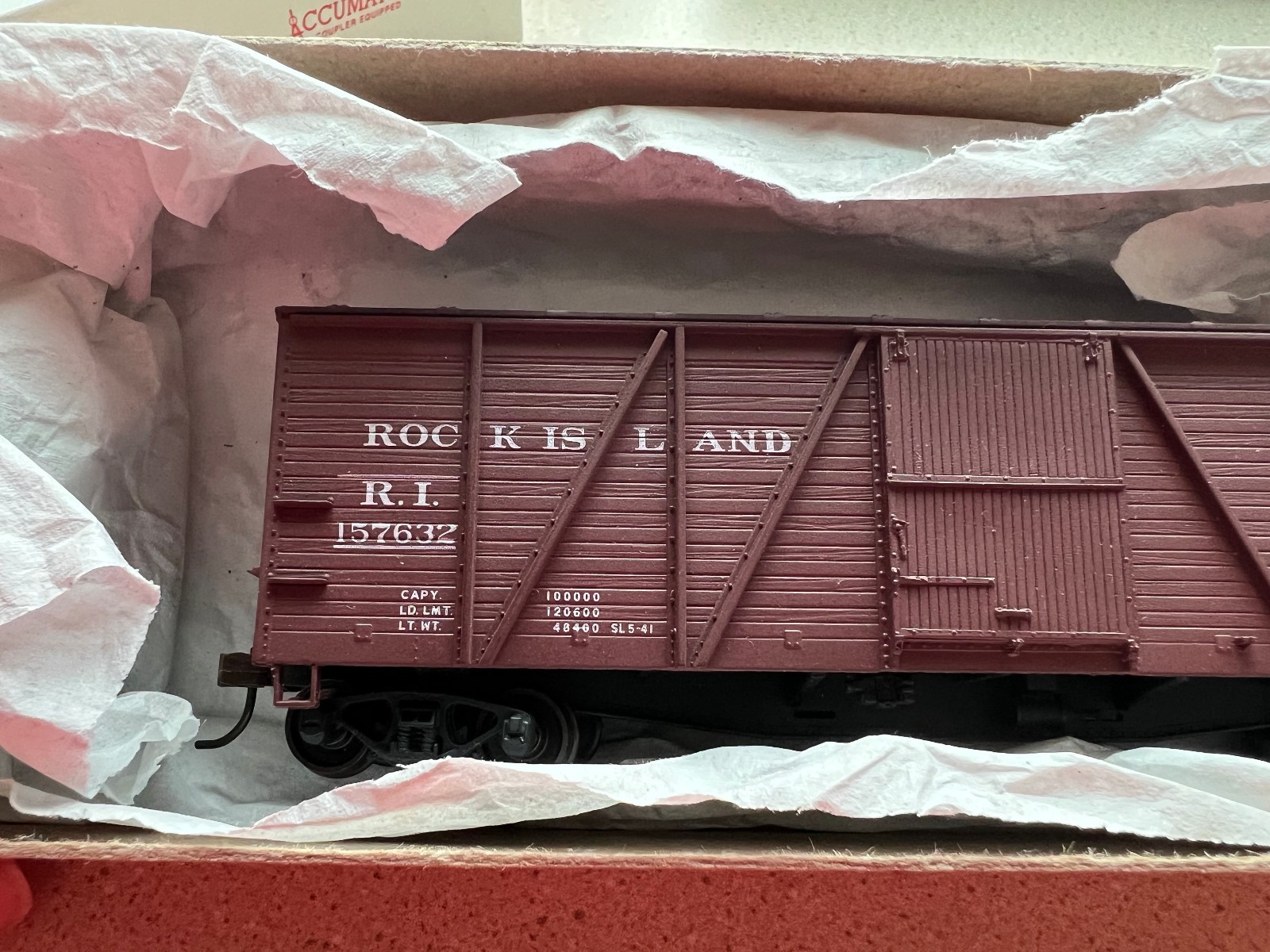 HO Scale Accurail Kit 7204 Rock Island 40′ Wood Doors Metal Ends Box Car – NOS