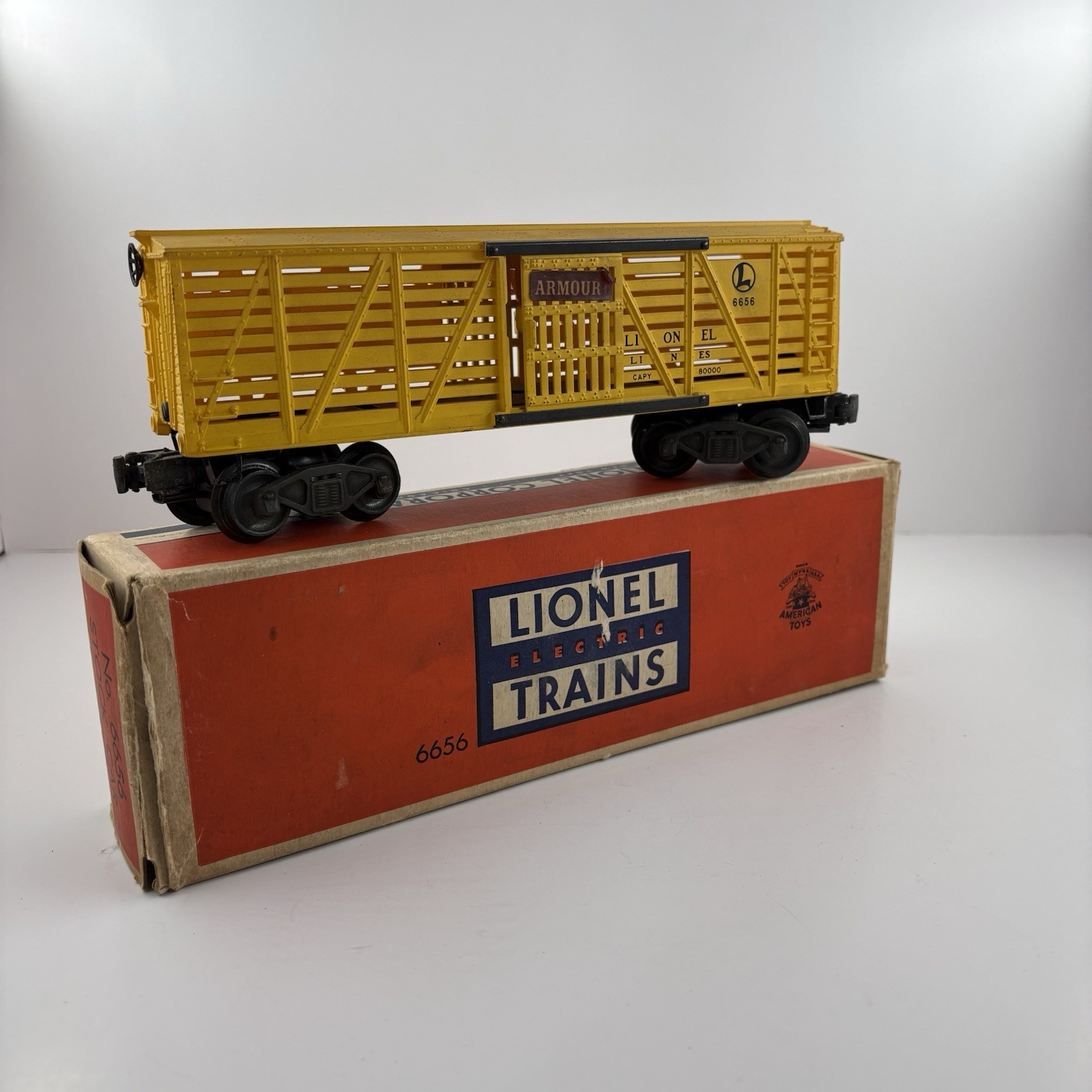 Vintage Original Lionel O-Gauge 1:48 Yellow Stock Car #6656 With Box Car