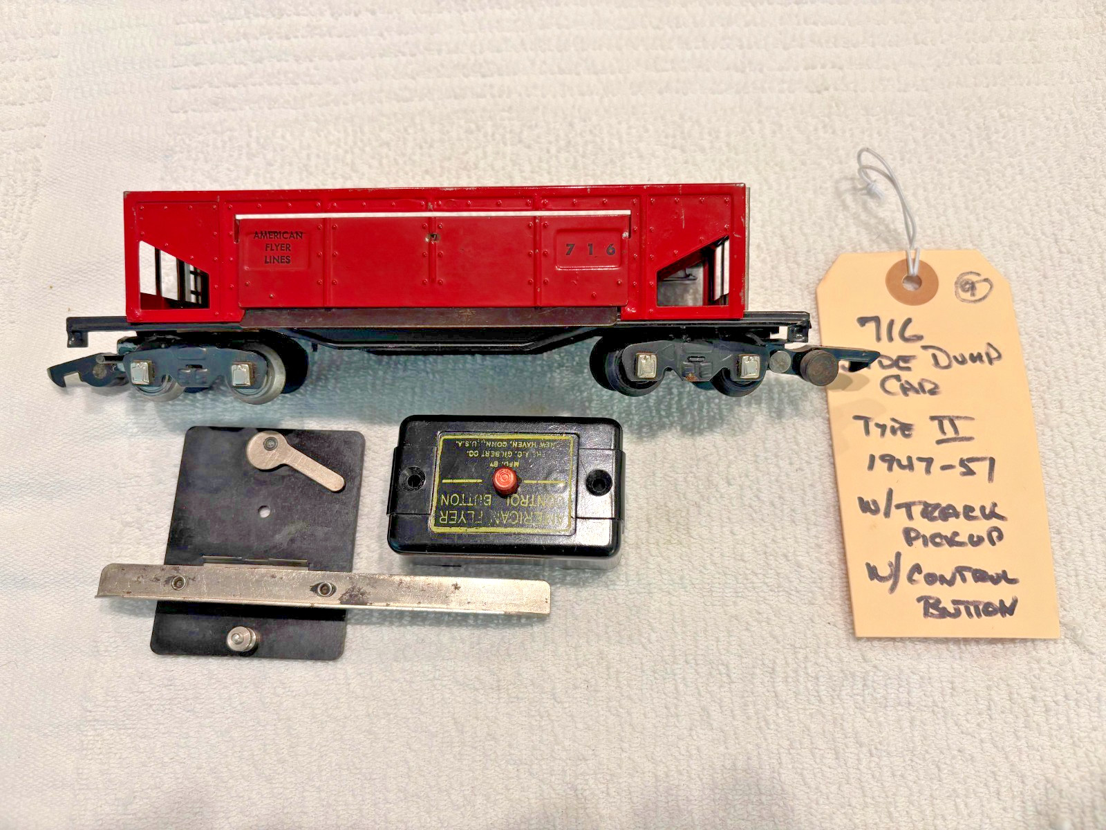 American Flyer S 716 Side Dump Car Type II with Track Rail, Control Button