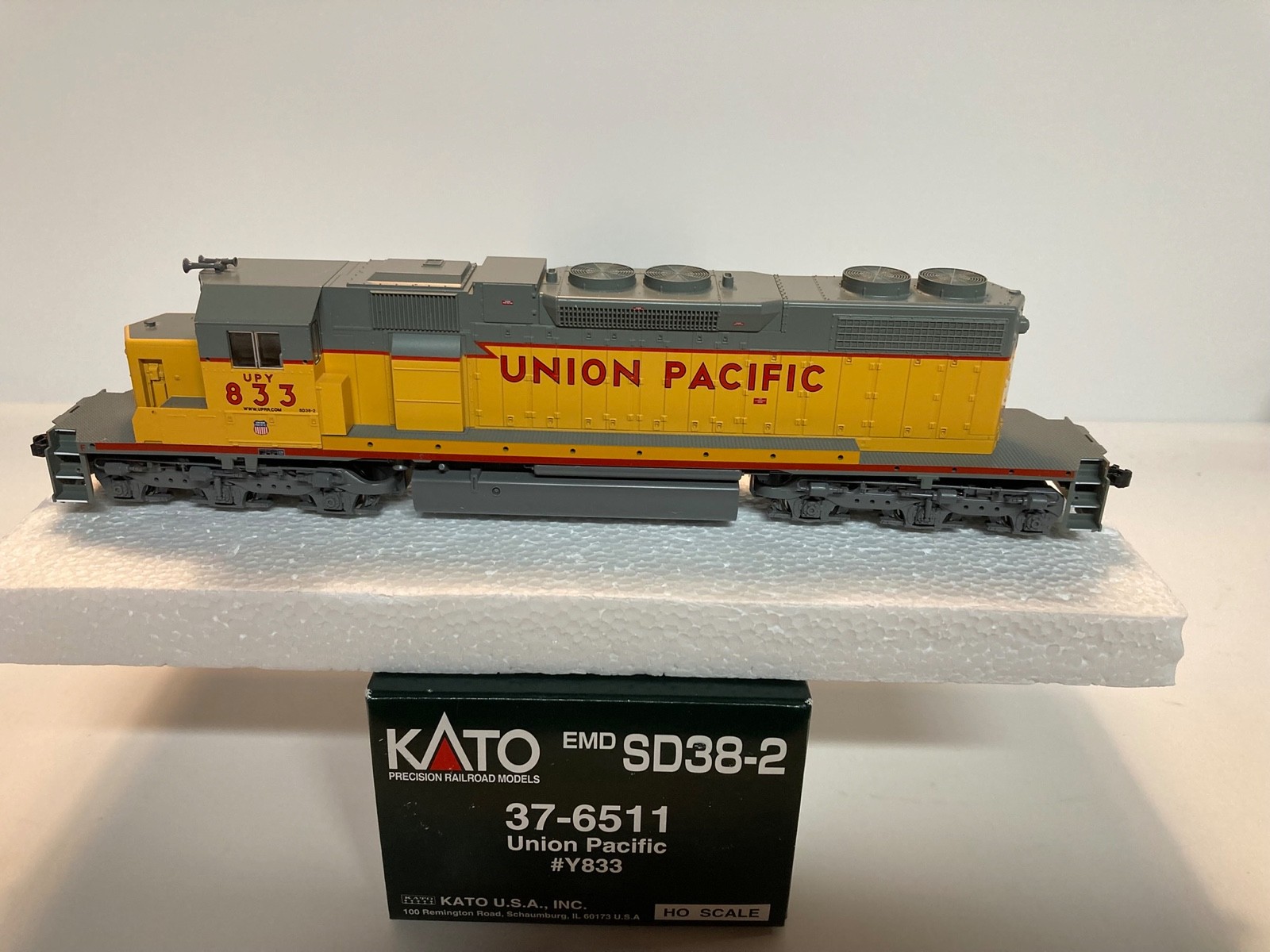Kato Union Pacific SD38-2 Rd Y833 (37-6511 Sound Friendly DCC Ready HO NEW