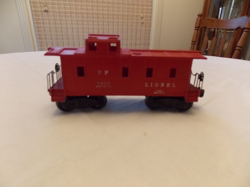 LIONEL POST-WAR O-GAUAGE #2257 CABOOSE IN EXCELLENT CONDITION