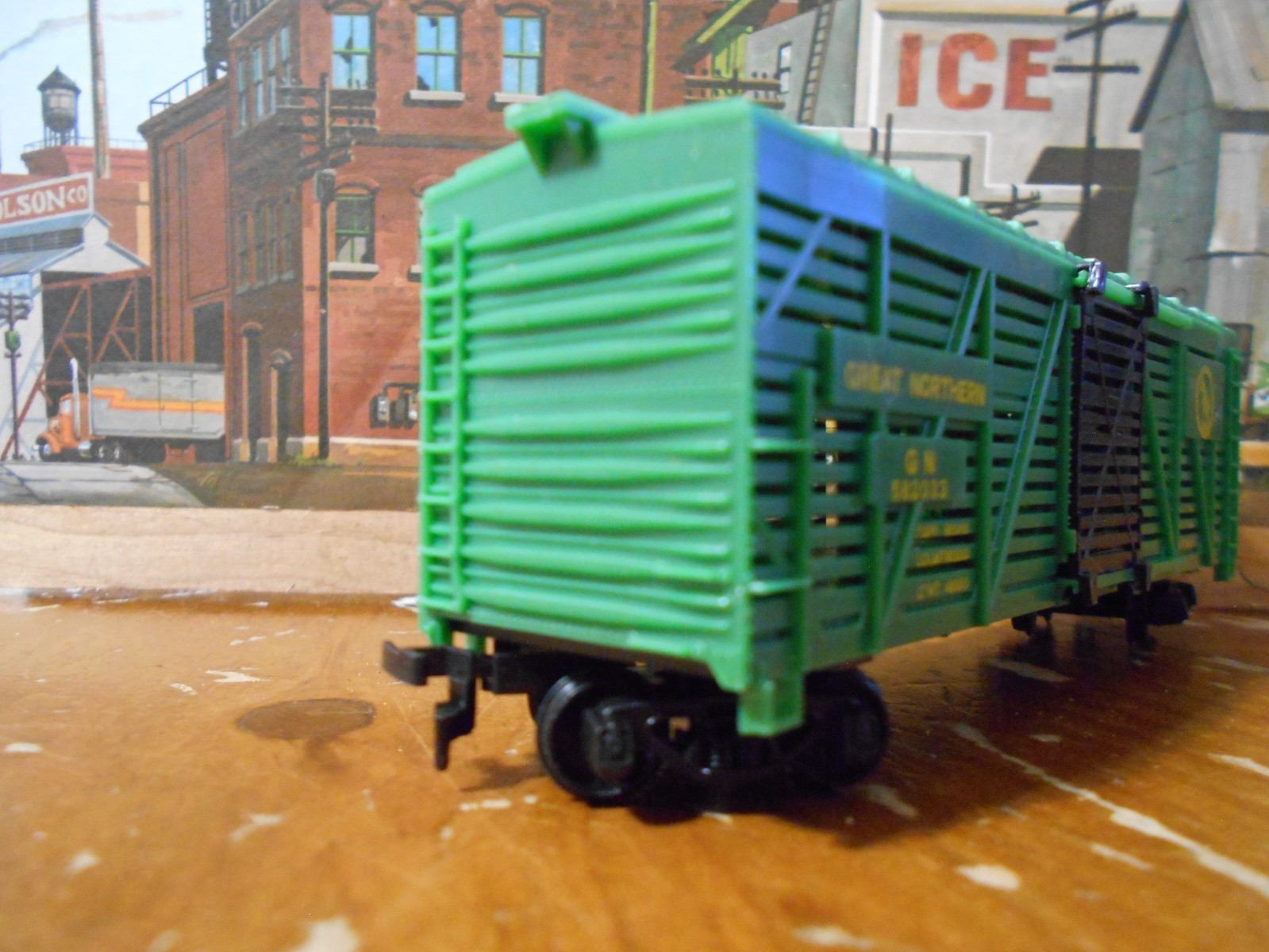 HO Train Model Power Great Northern 40′ Stock Car #582033