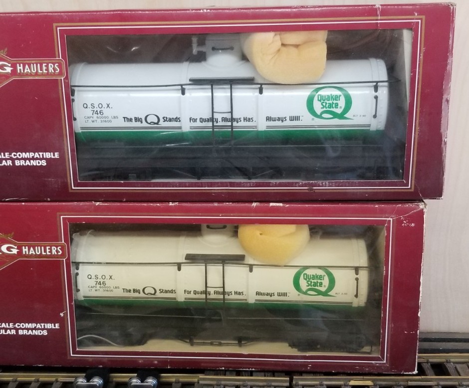 SET OF 2 – QUAKER STATE TANKERS, Bachmann #93436 , G scale, USED, Plastic Wheels