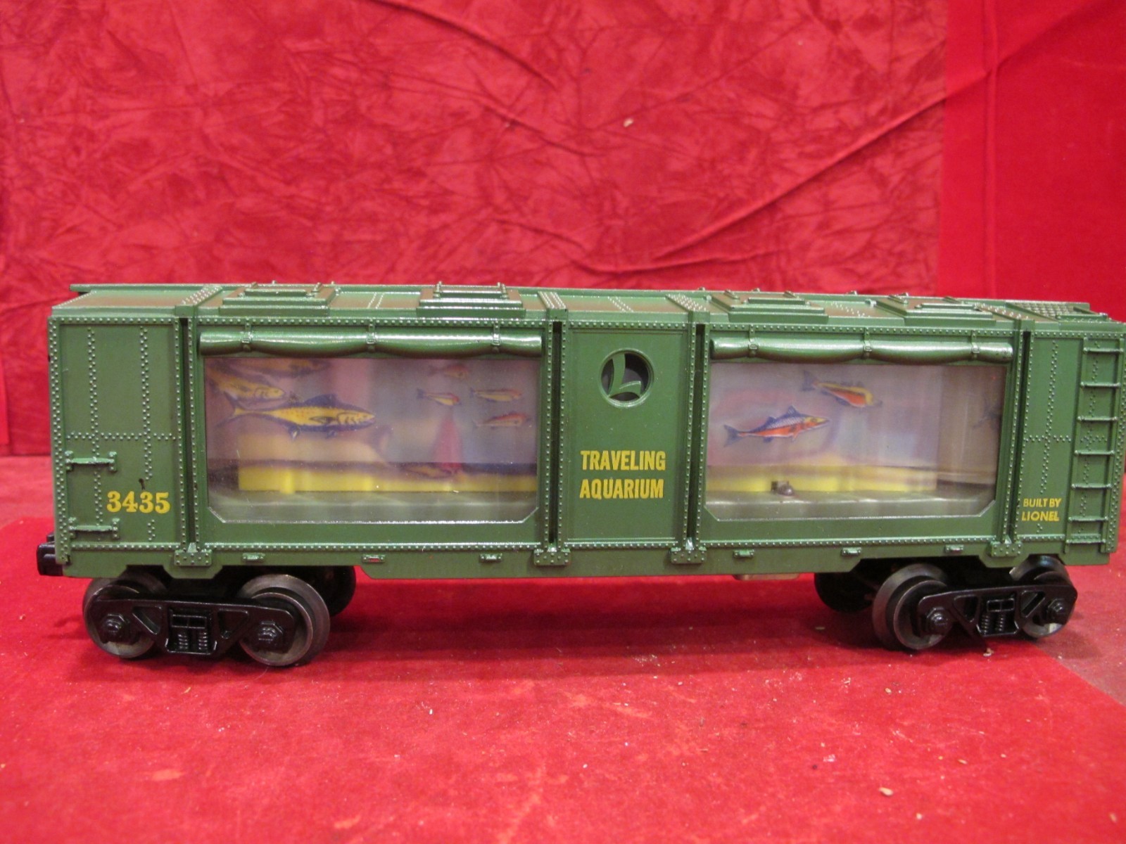 Lionel Postwar #3435 Aquarium car, Yellow Lettering