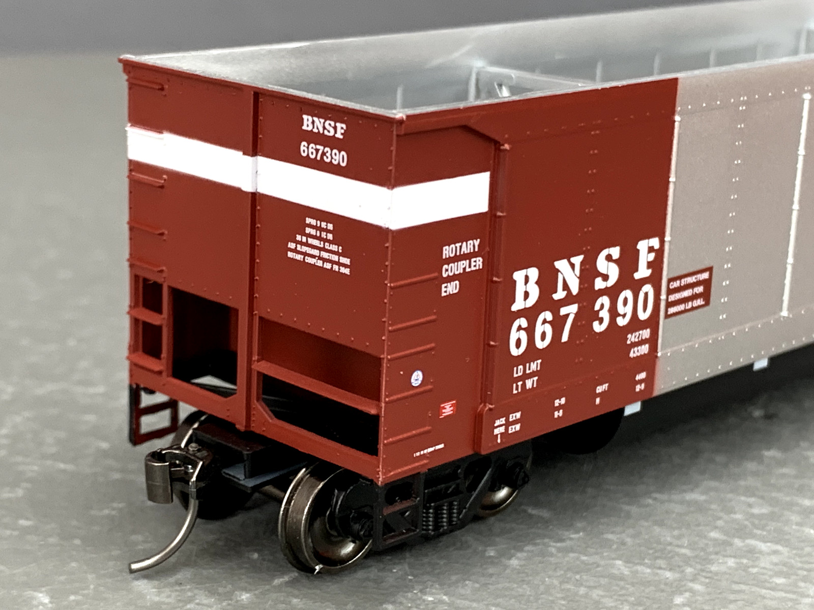 HO InterMountain 4403003-23 AeroFlo Coal Gondola BNSF #667390
