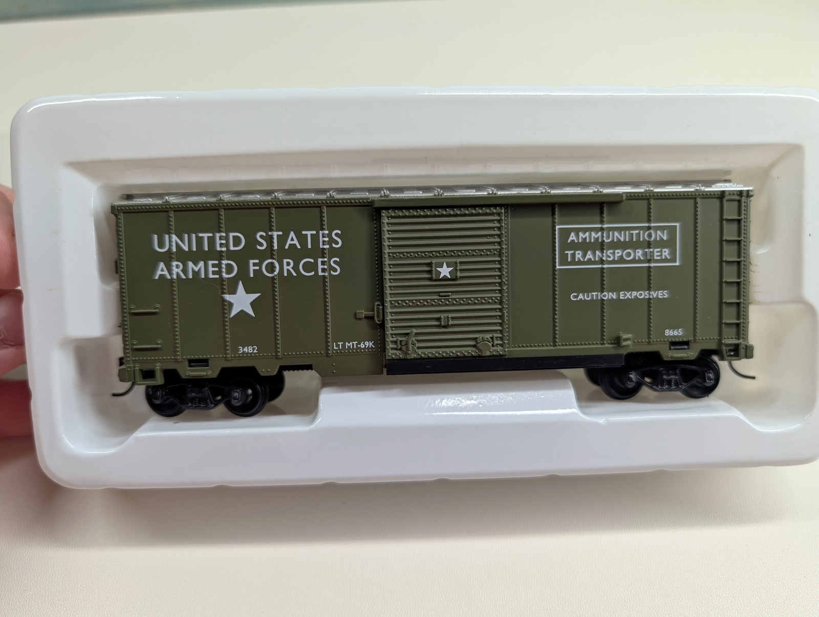 Model Power 98665 HO 40′ Box Car United States Army Ammo Transporter #3482