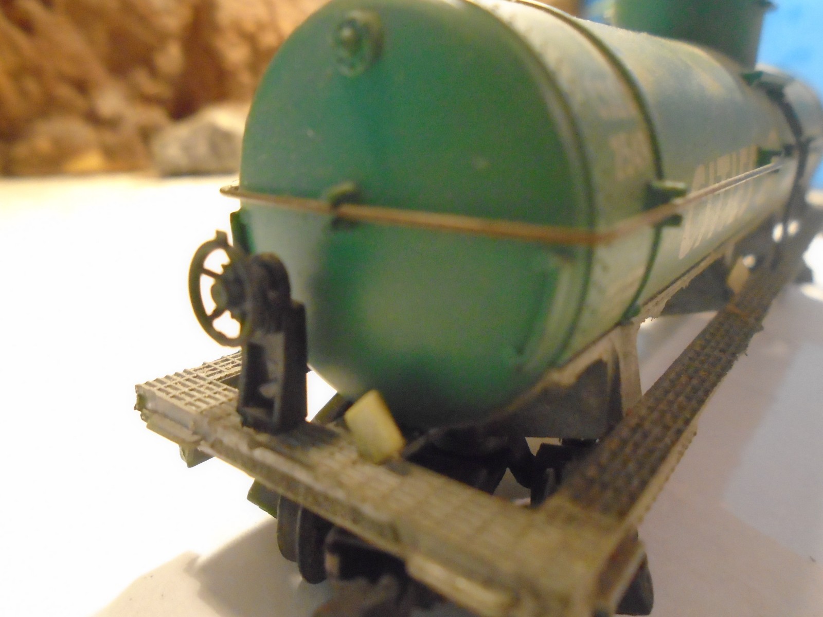 HO SCALE VINTAGE DIECAST VINTAGE CITIES SERVICE TANK CAR CSOX 2549, 5-107-4-5
