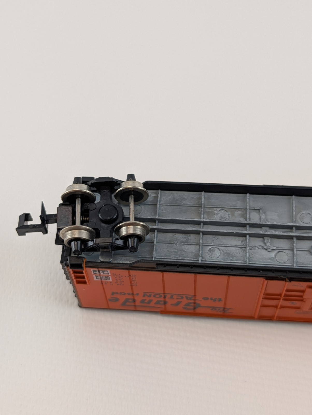 N Scale Roundhouse 8204 Rio Grande 50′ Single Door Boxcar 61342 Orange Black