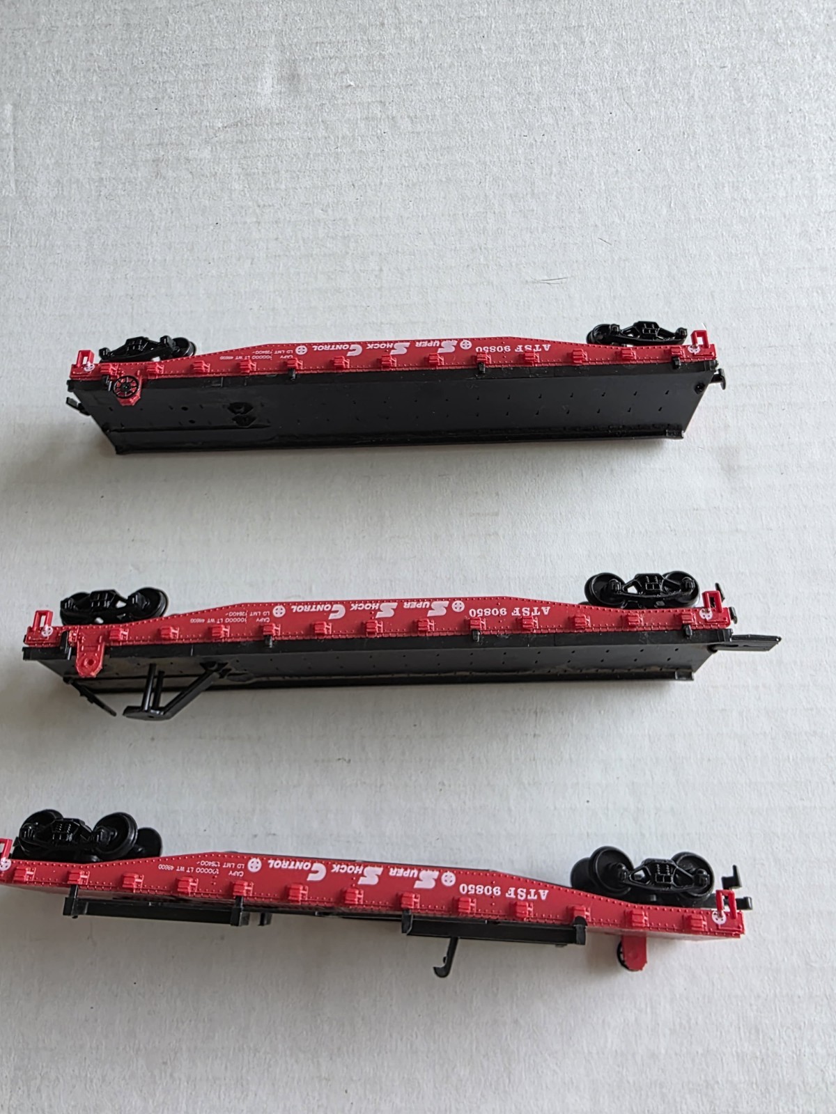 Athearn HO Santa Fe ATSF Flat Car 90850 Lot of 3 Red Black Plastic 1:87