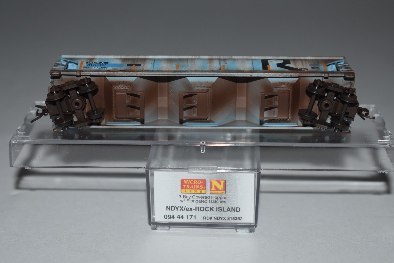 N MTL 09444171 NDYX/ex Rock Island 3-Bay Covered Hopper Graffiti 815362 J41136