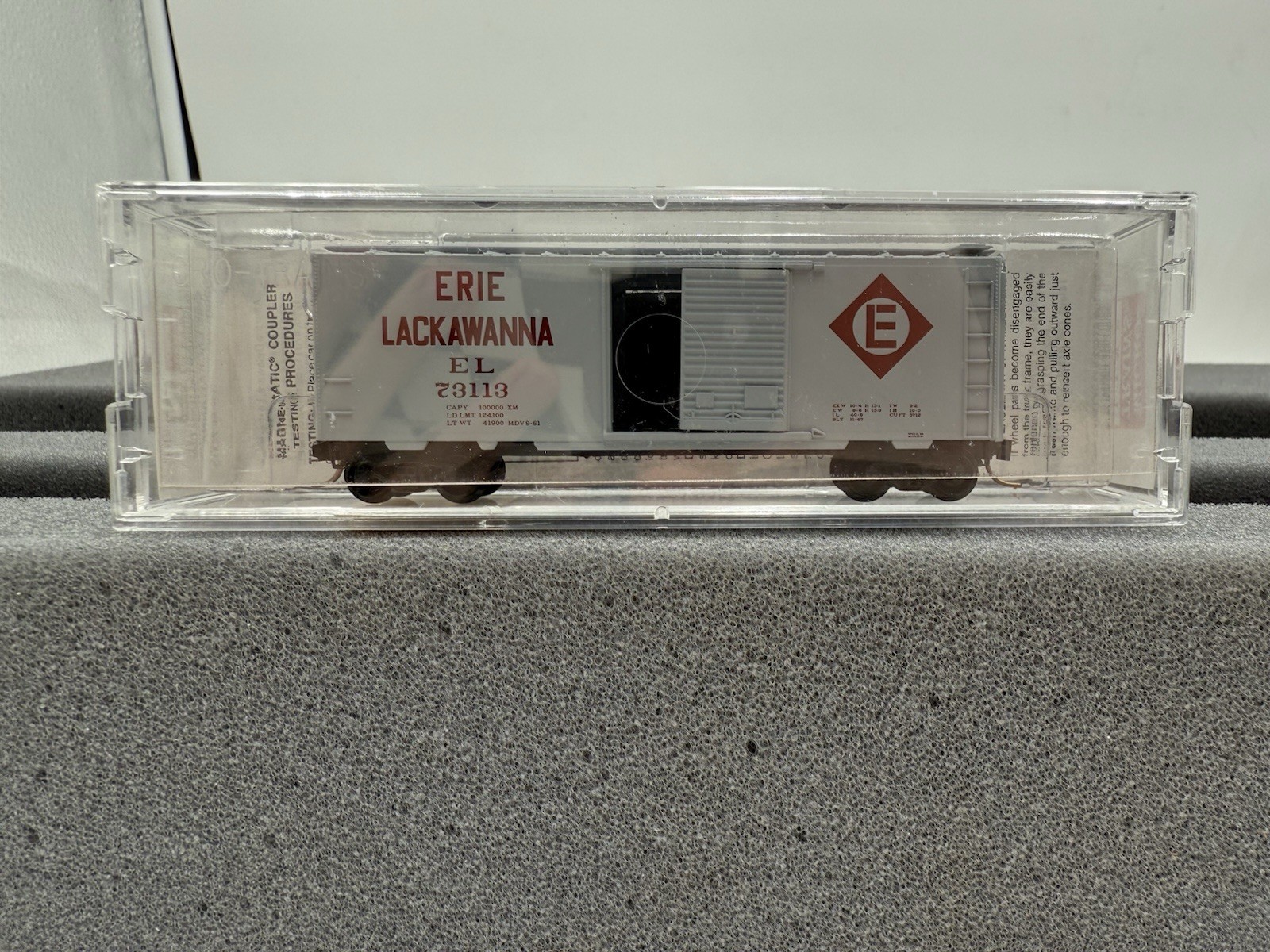 Micro-Trains Erie Lackawanna 40′ Standard Box Car, Single Door – 20360