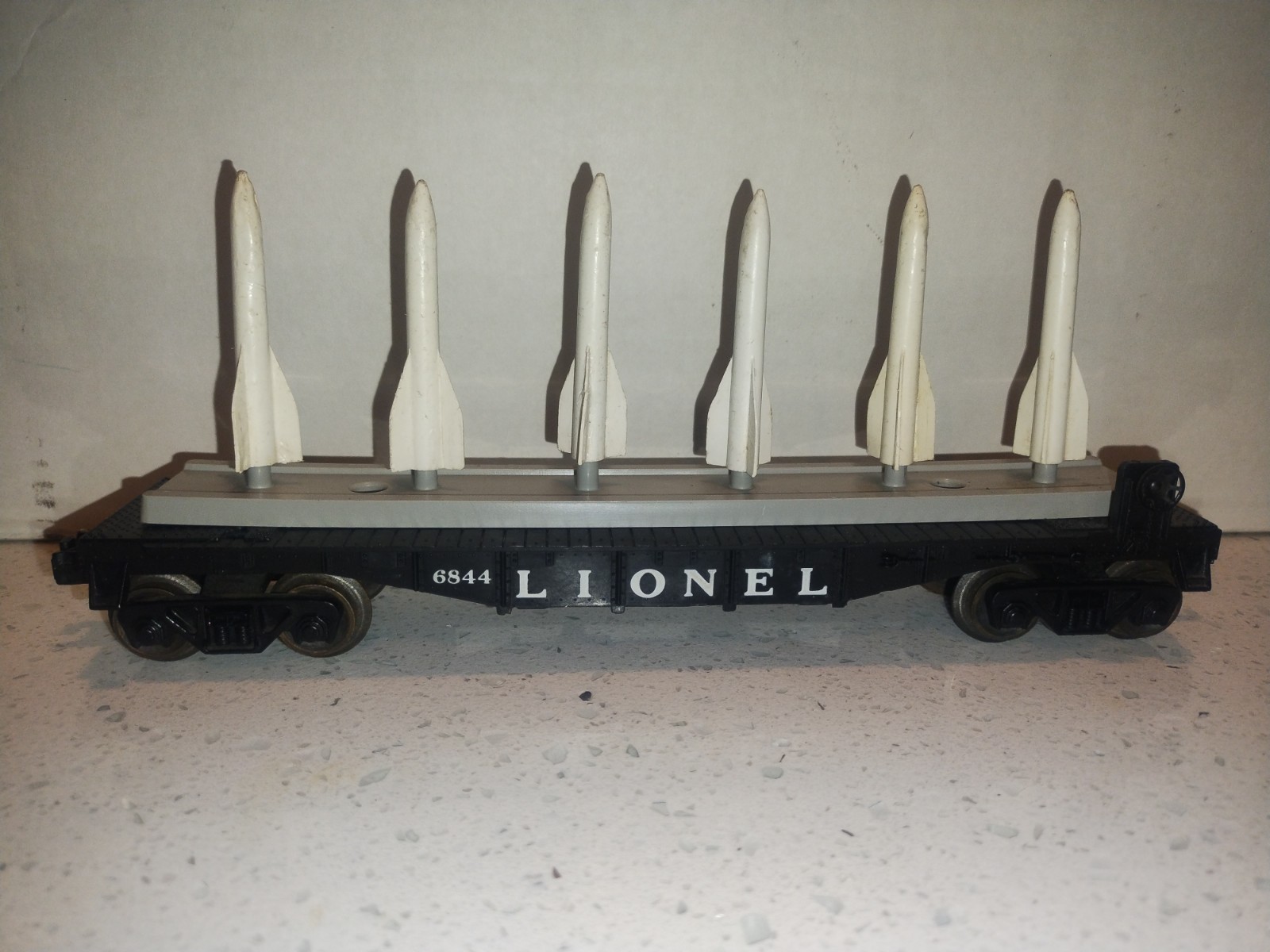 Lionel Postwar # 6844 Missile Carrying Car w/ 6 Missles