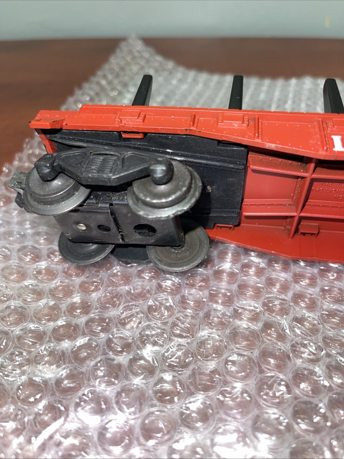 LIONEL TRAINS PWC 6511 FLAT CAR W/PIPES – 0/027- Needs A Truck