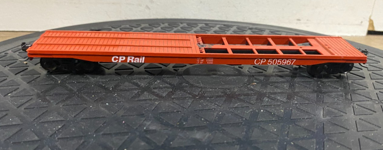 Ho Scale CP Rail Flat Car Missing Pieces