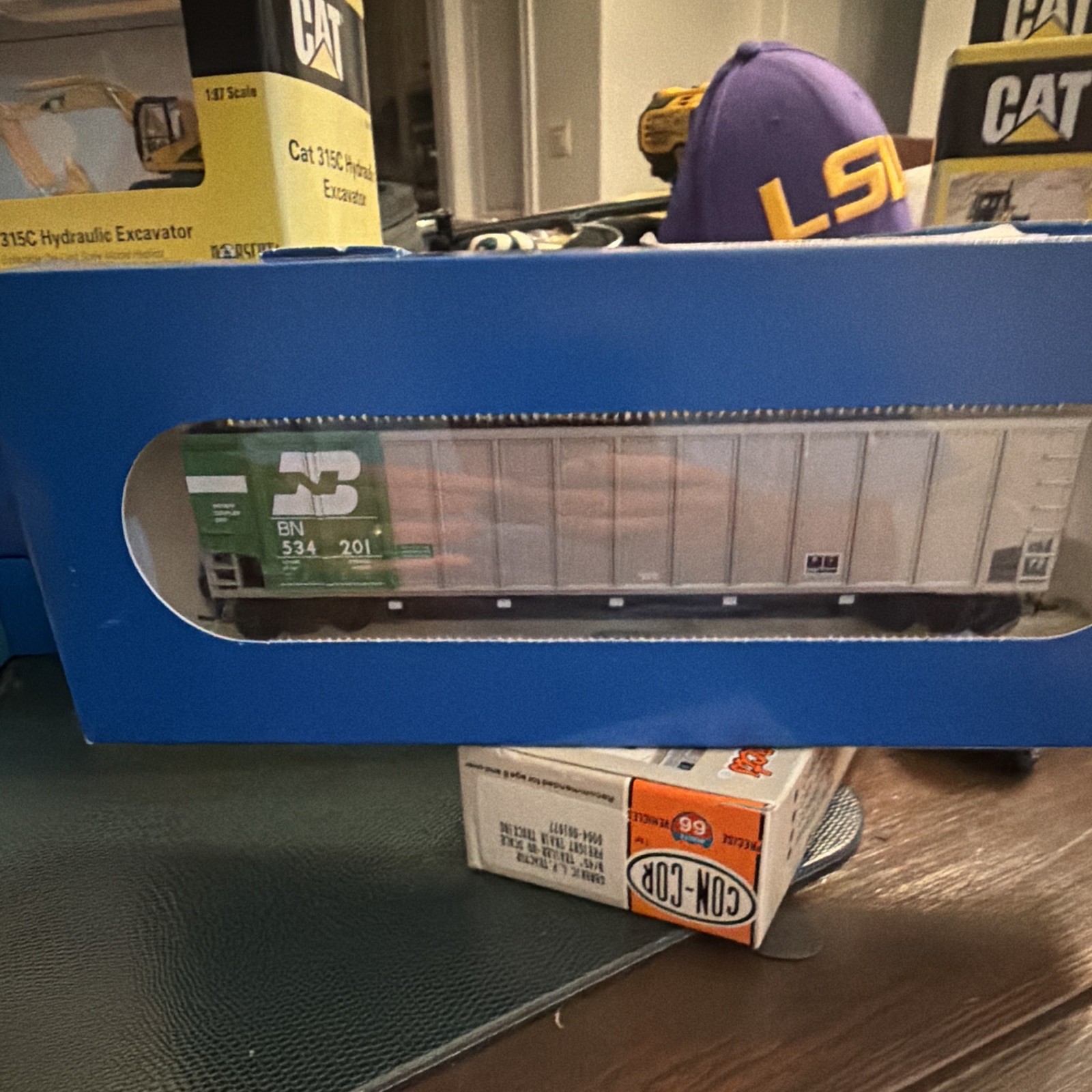Athearn HO Gauge Burlington Northern 534201 Gray Freight Car Ready to Go Analog