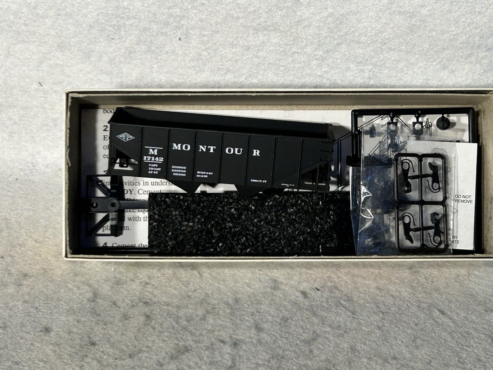 Cool Selection Accurail Various Roads 2-Bay 55 Ton Hopper Car Kits HO