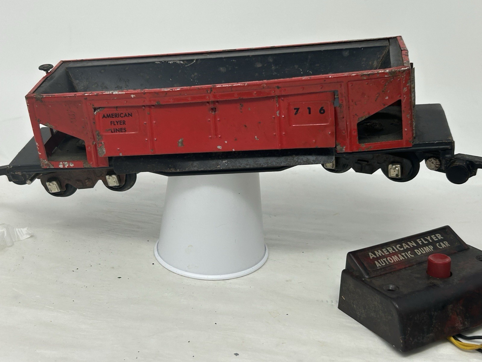 American Flyer #716 Red Side Dump Car S-Gauge WITH Button, Untested