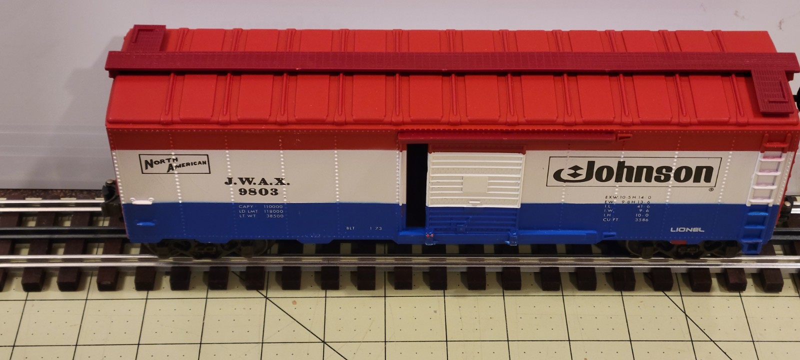 Lionel 9803 Boxcar Johnson Wax Red, White & Blue Standard O Scale