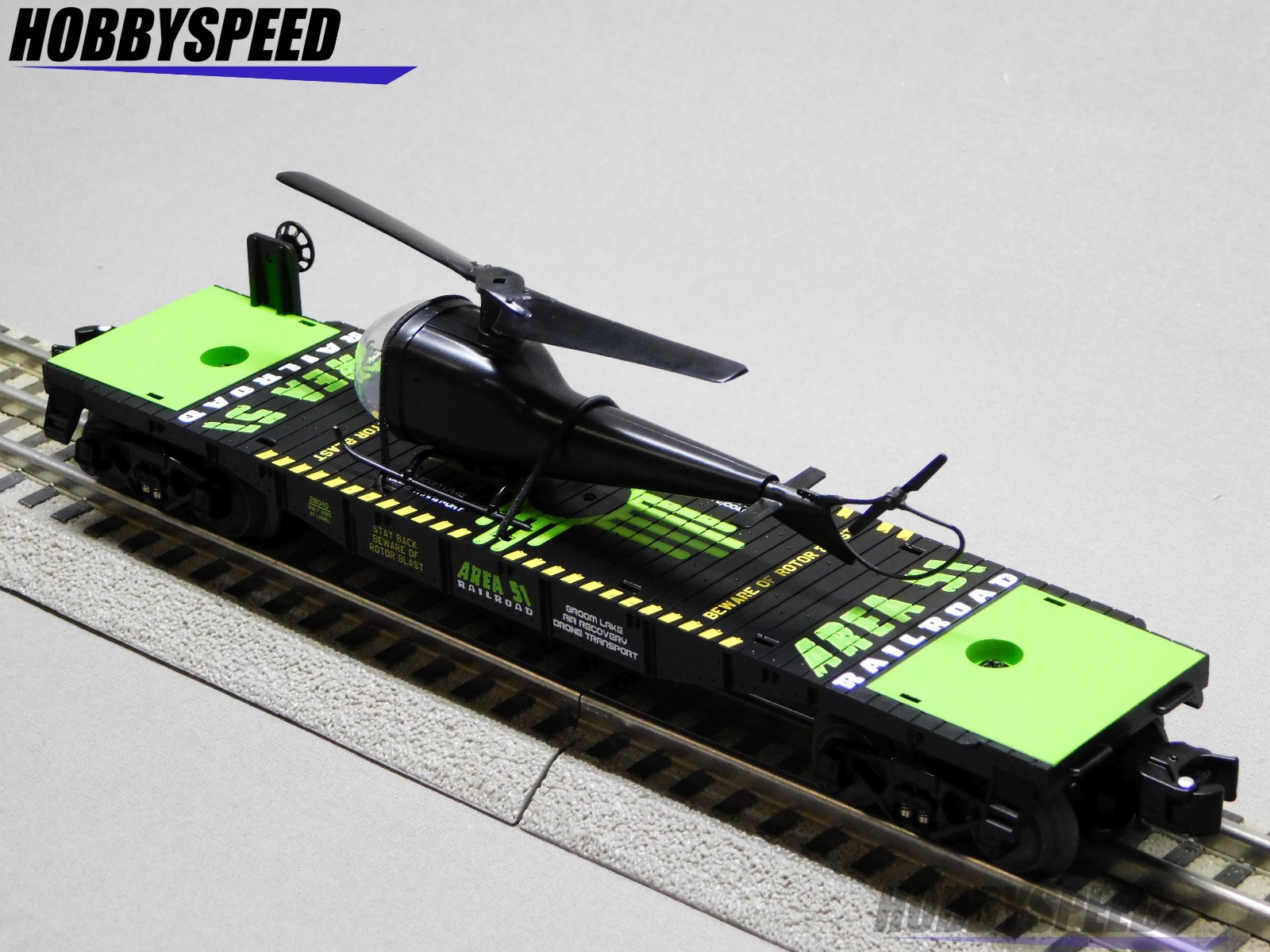 LIONEL AREA 51 UFO RECOVERY HELICOPTER FLATCAR O GAUGE train 2528040 NEW