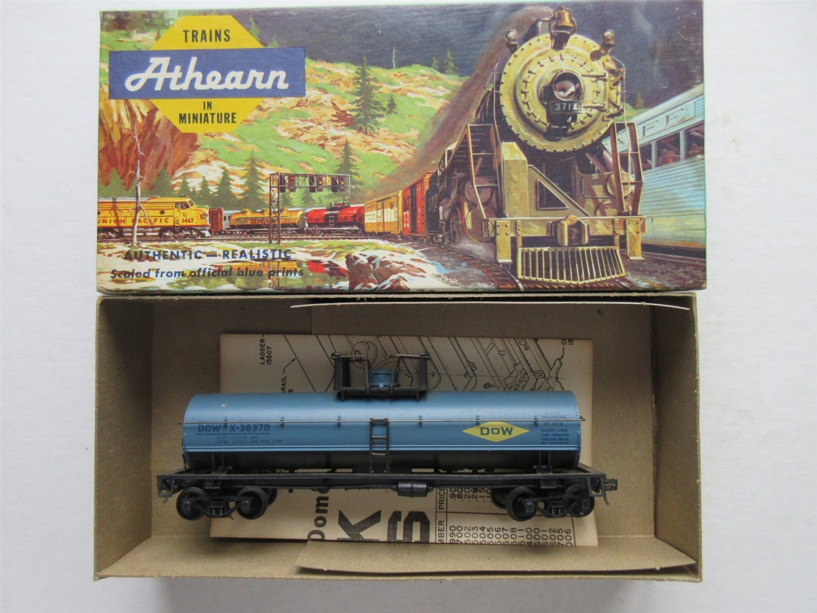 HO Athearn 1552 Dow Chemical Tank car KIT new in Original Blue Box
