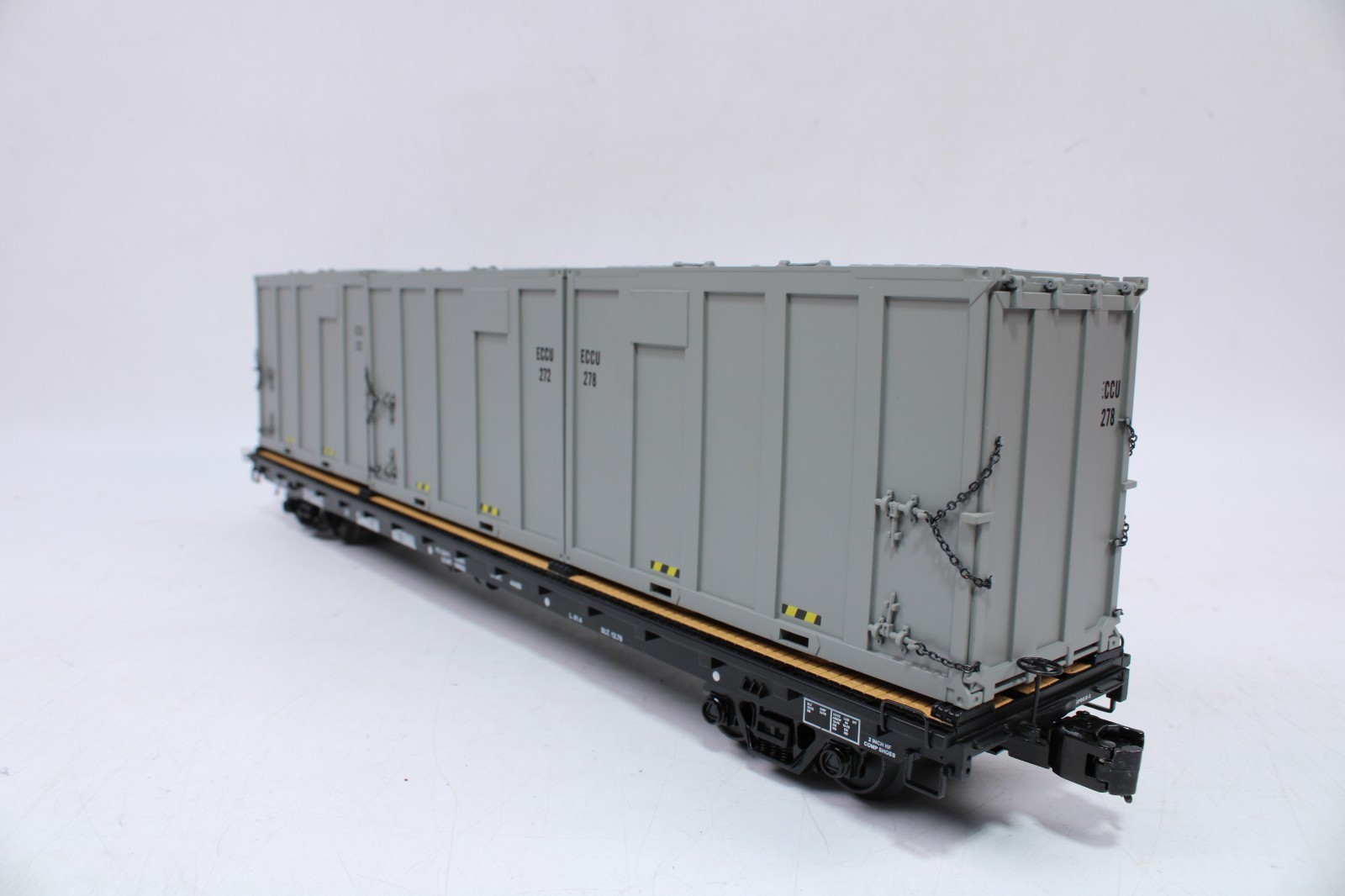 MTH 20-98583 O 60′ Flat Car Canadian National #633025 Trash Containers