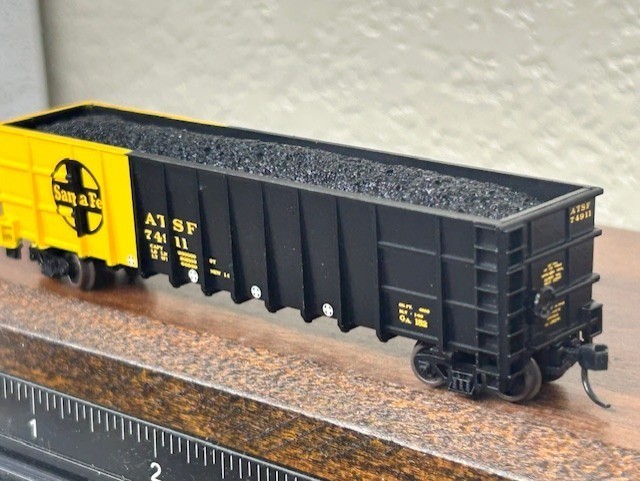 SANTA FE 5-pack THRALL 50ft ROTARY HIGH-SIDE GONDOLAS w/COAL LOADS N Scale NEW