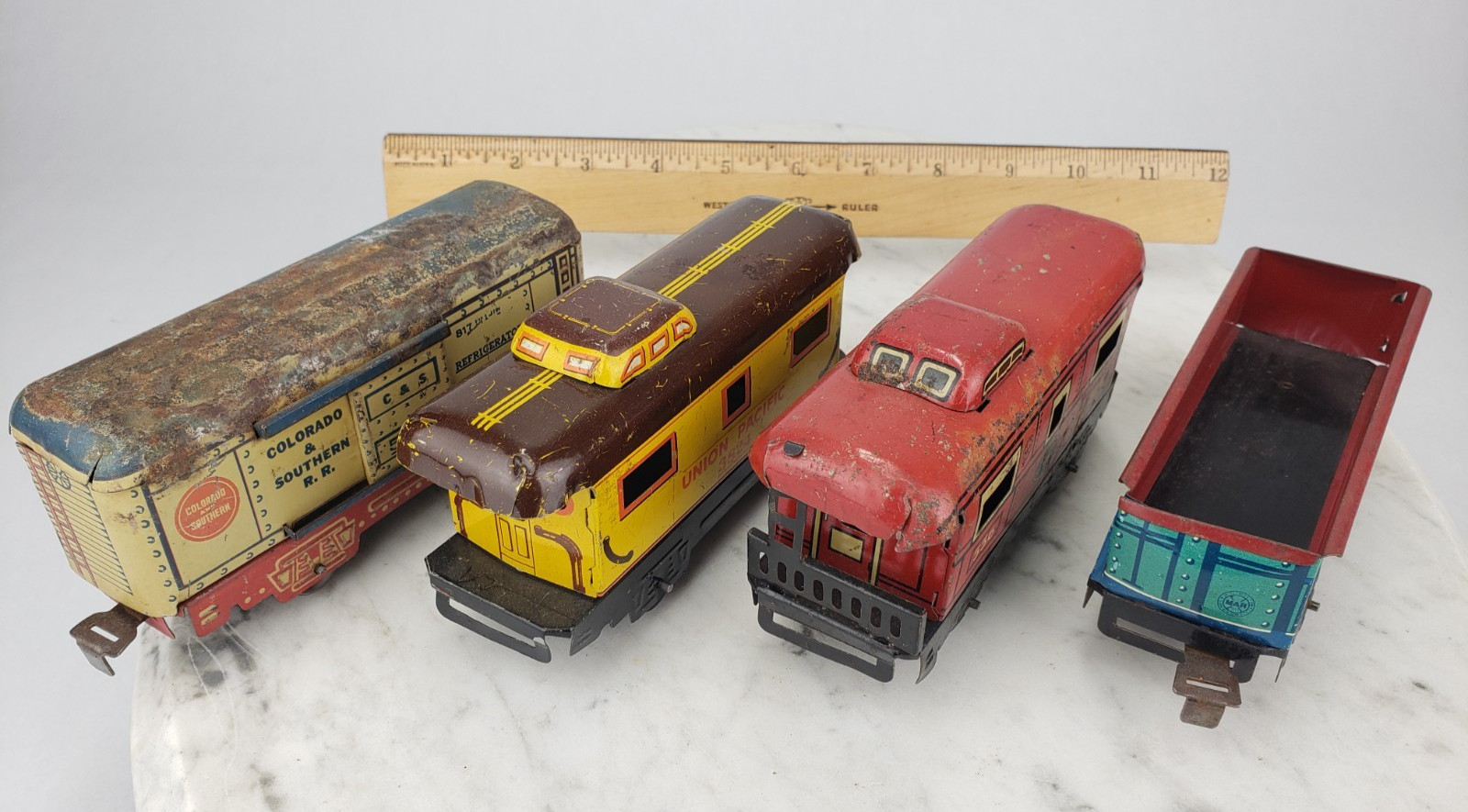 4x Vintage Tin Train Car Marx Union Pacific New York Central C & S 555 556 3824