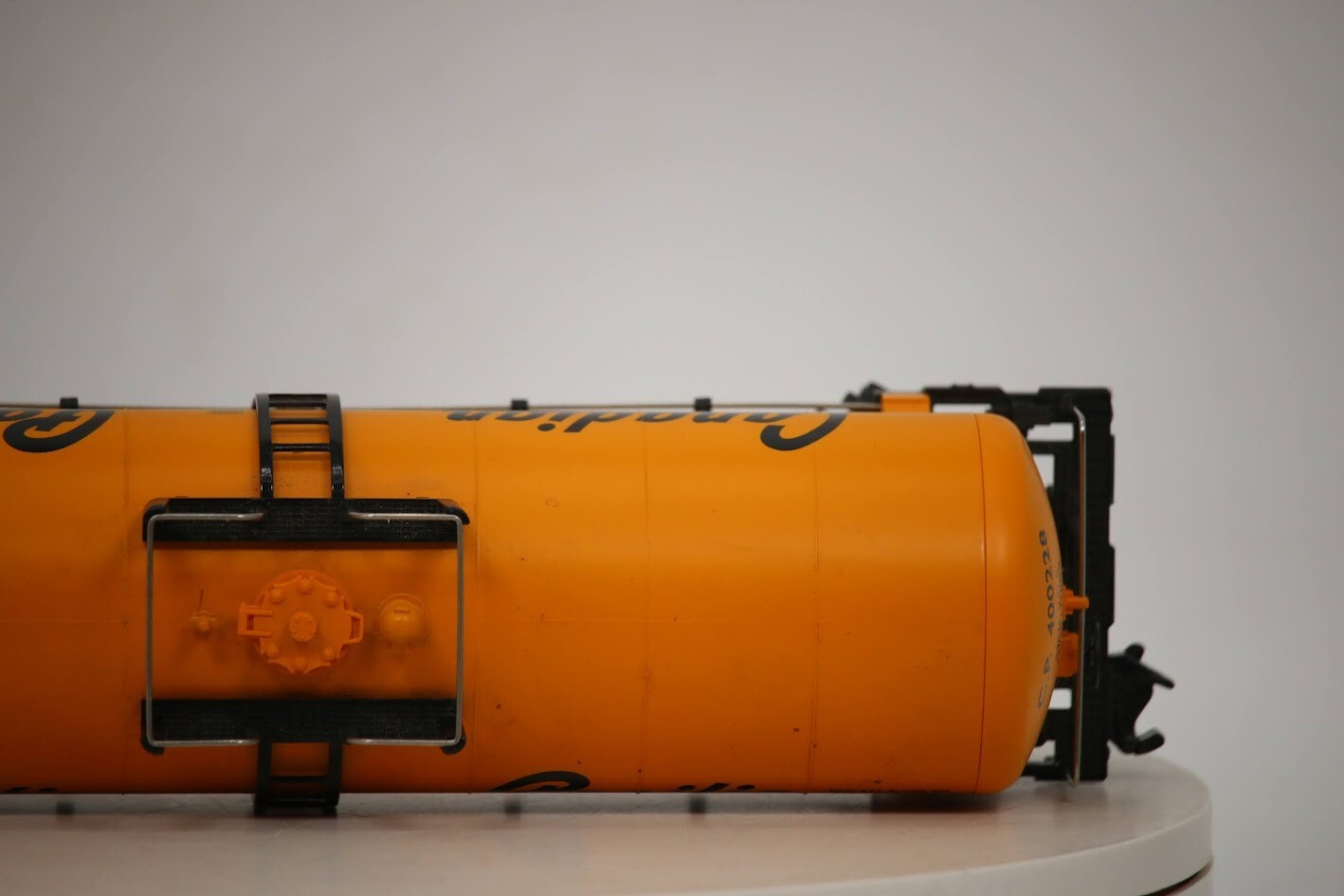 MTH 1984 O SCALE #400228 C.P. Canadian Pacific Yellow Single dome TANK CAR